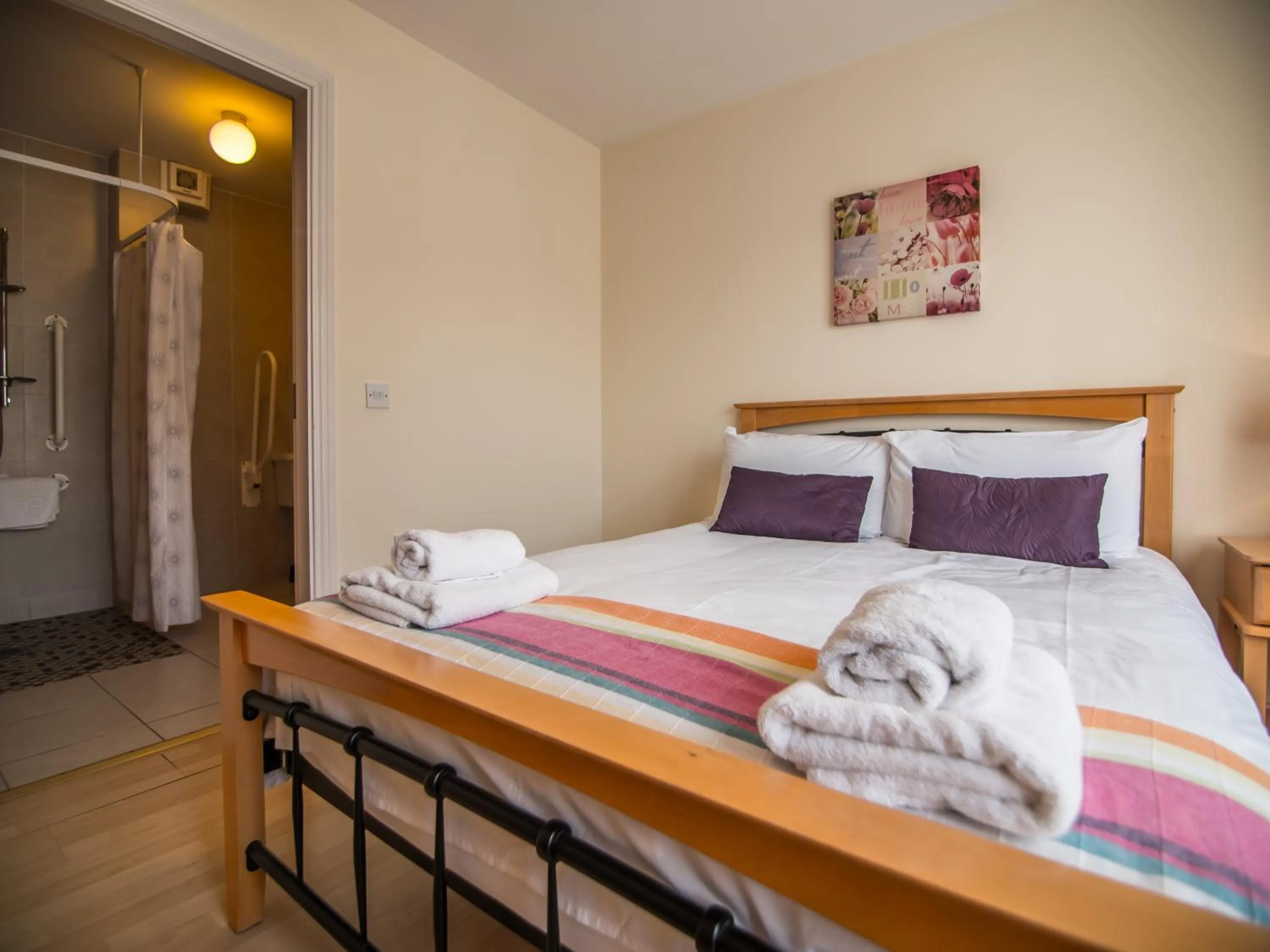 Bed in Donegan Court Aparthotel