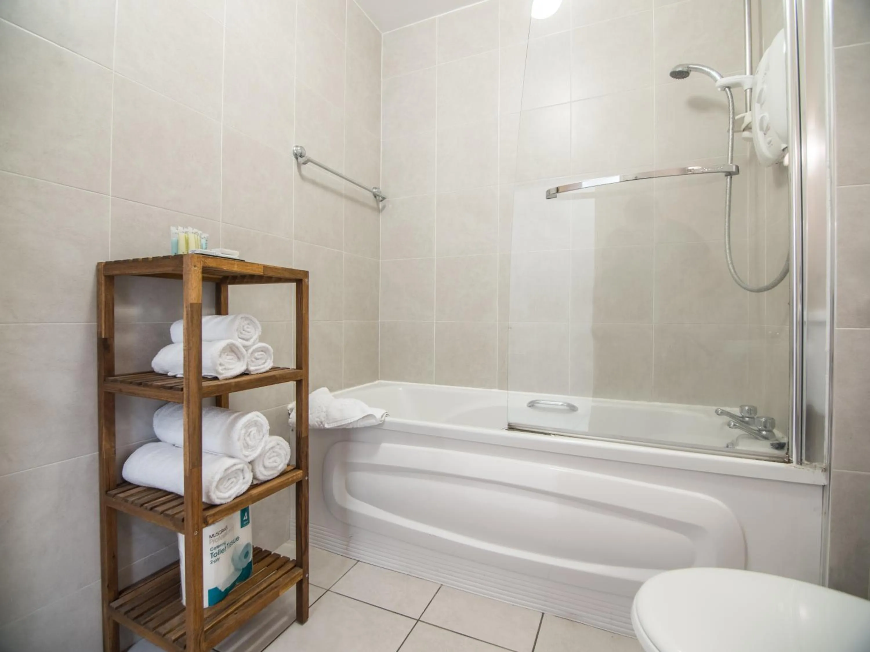 Bathroom in Donegan Court Aparthotel