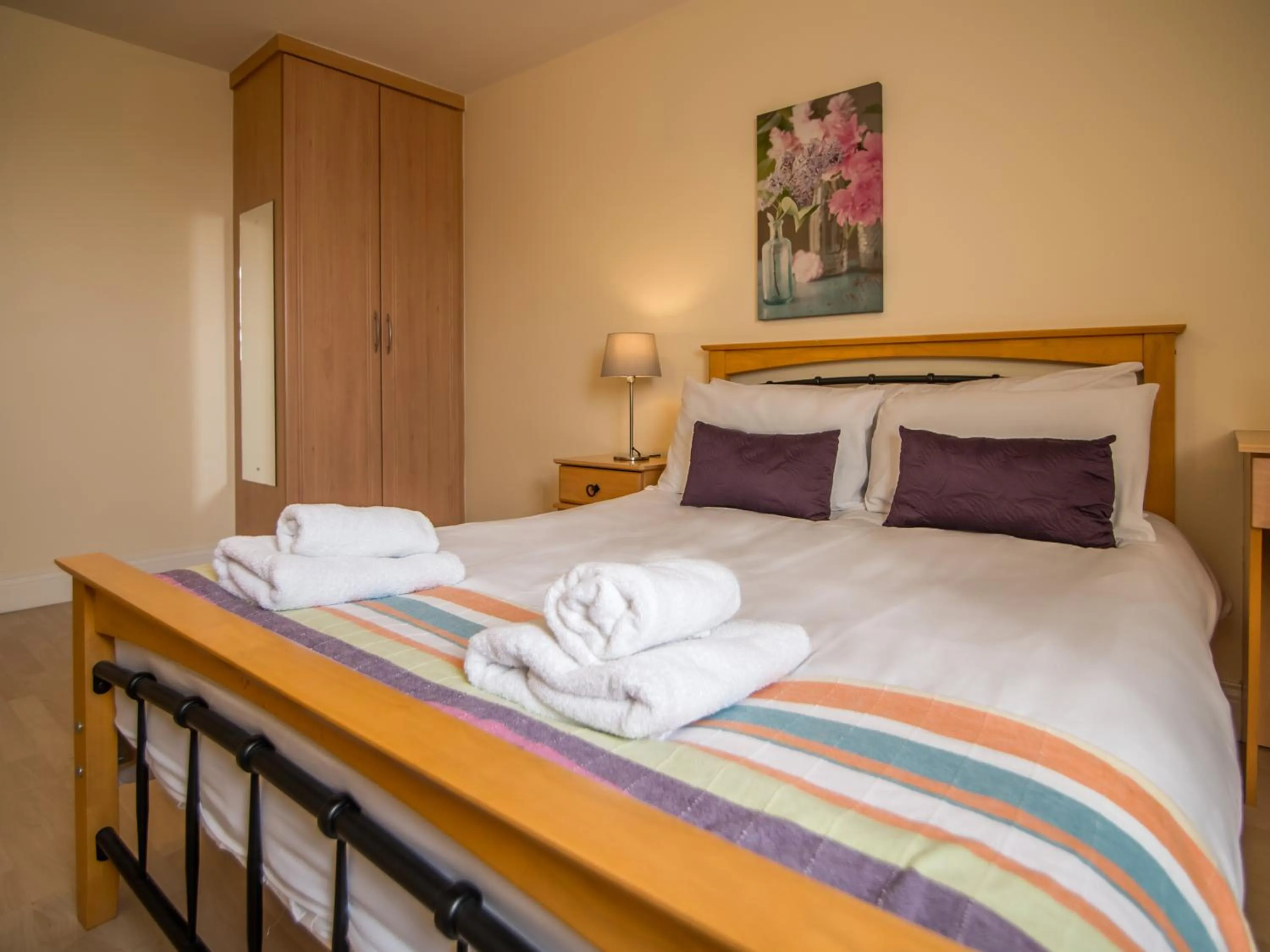 Bed in Donegan Court Aparthotel