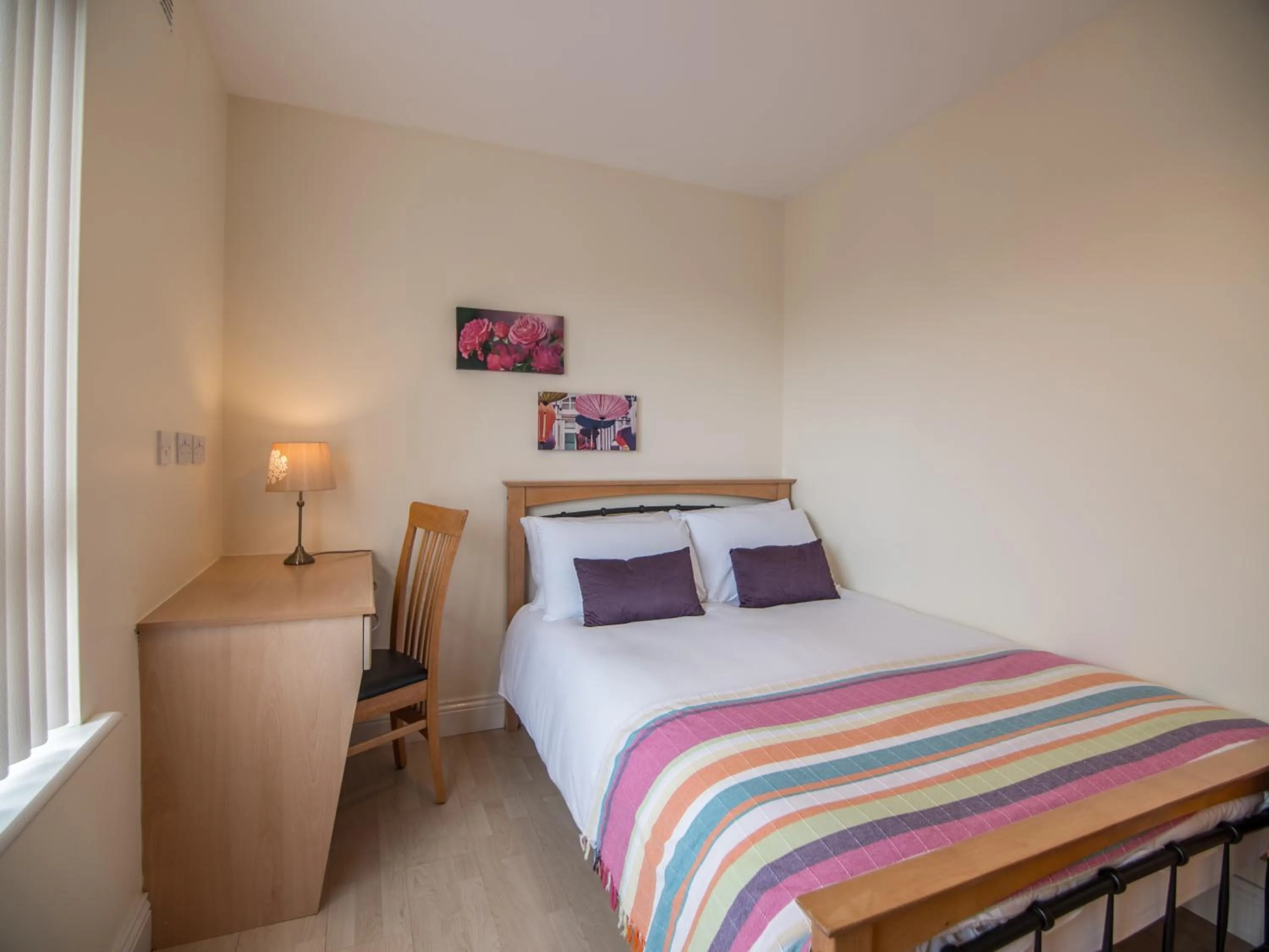 Bed in Donegan Court Aparthotel