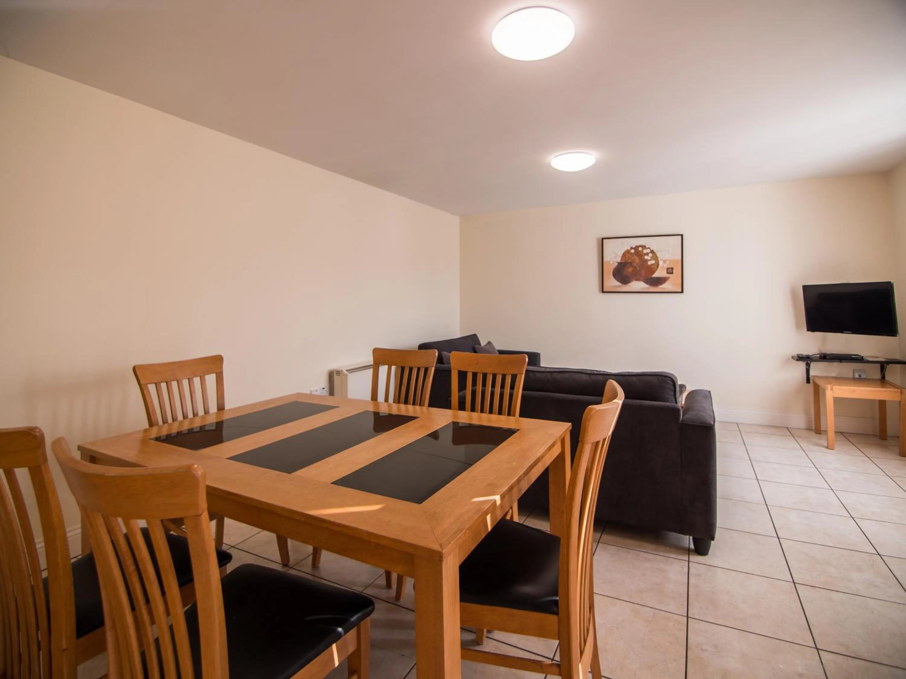 Dining area in Donegan Court Aparthotel
