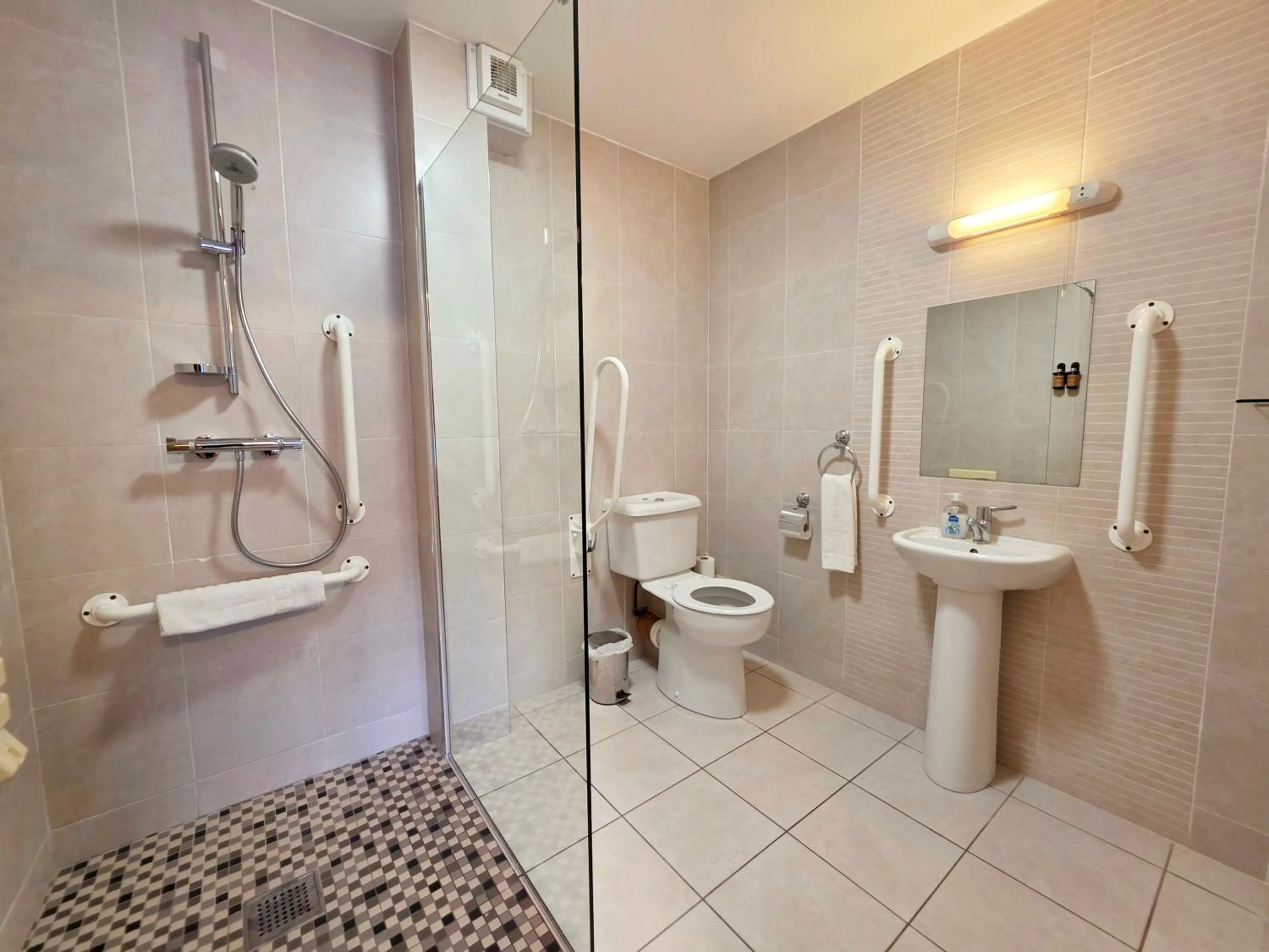 Donegan Court Aparthotel