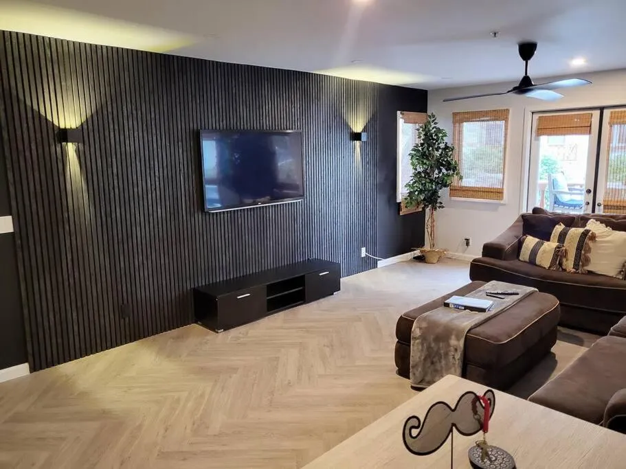 TV and multimedia in Modern Hamilton Cove Villa w/golf cart