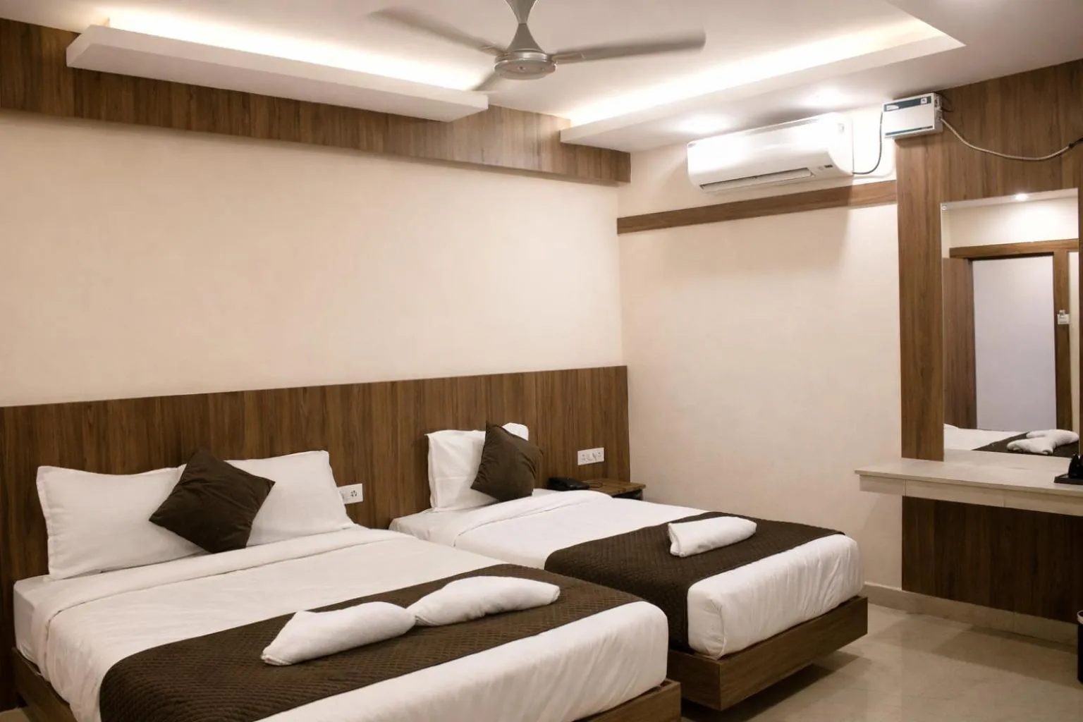 Photo of the whole room, Bed in Hotel Sakura Inn