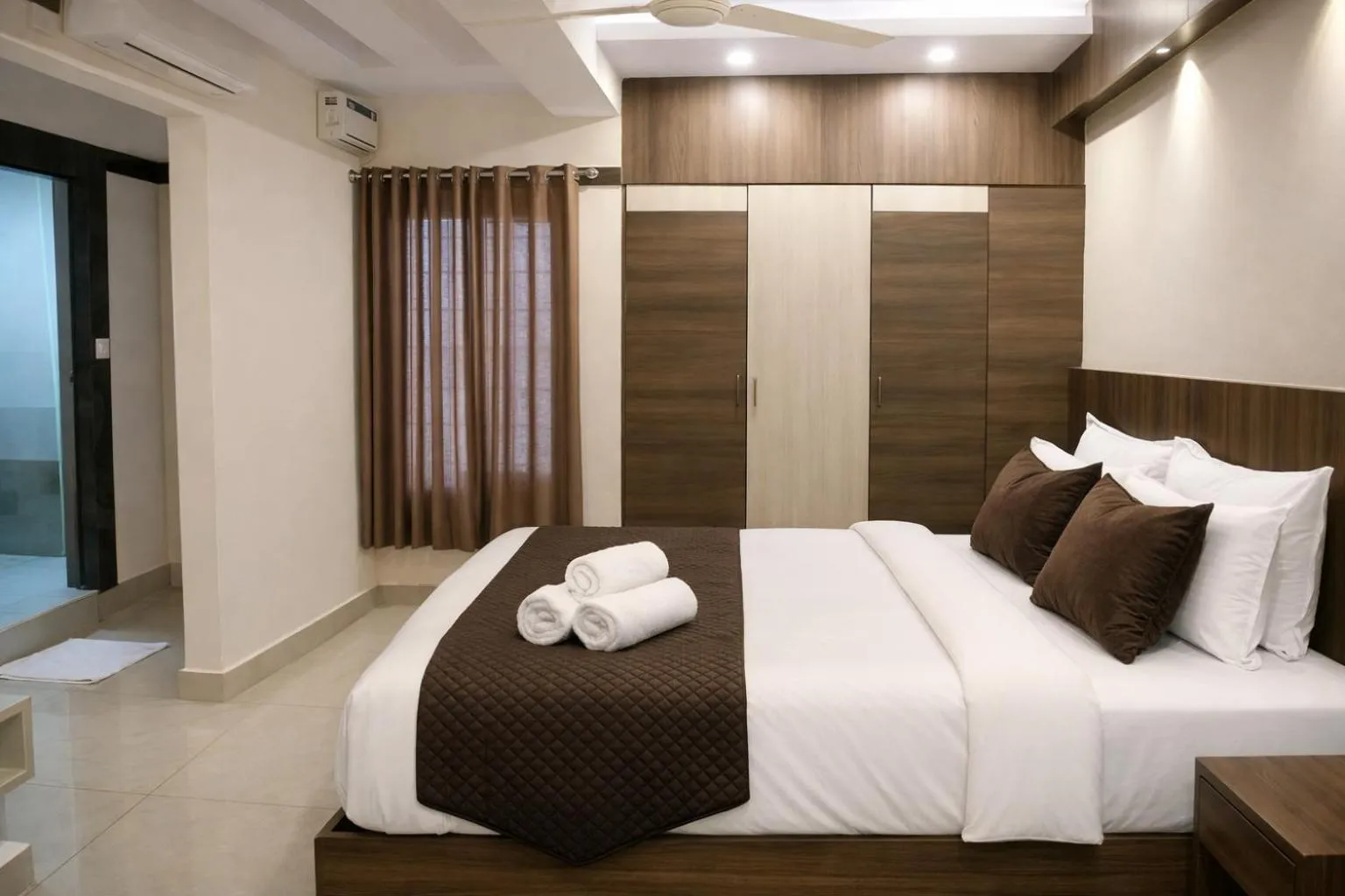 VIP, Bed in Hotel Sakura Inn