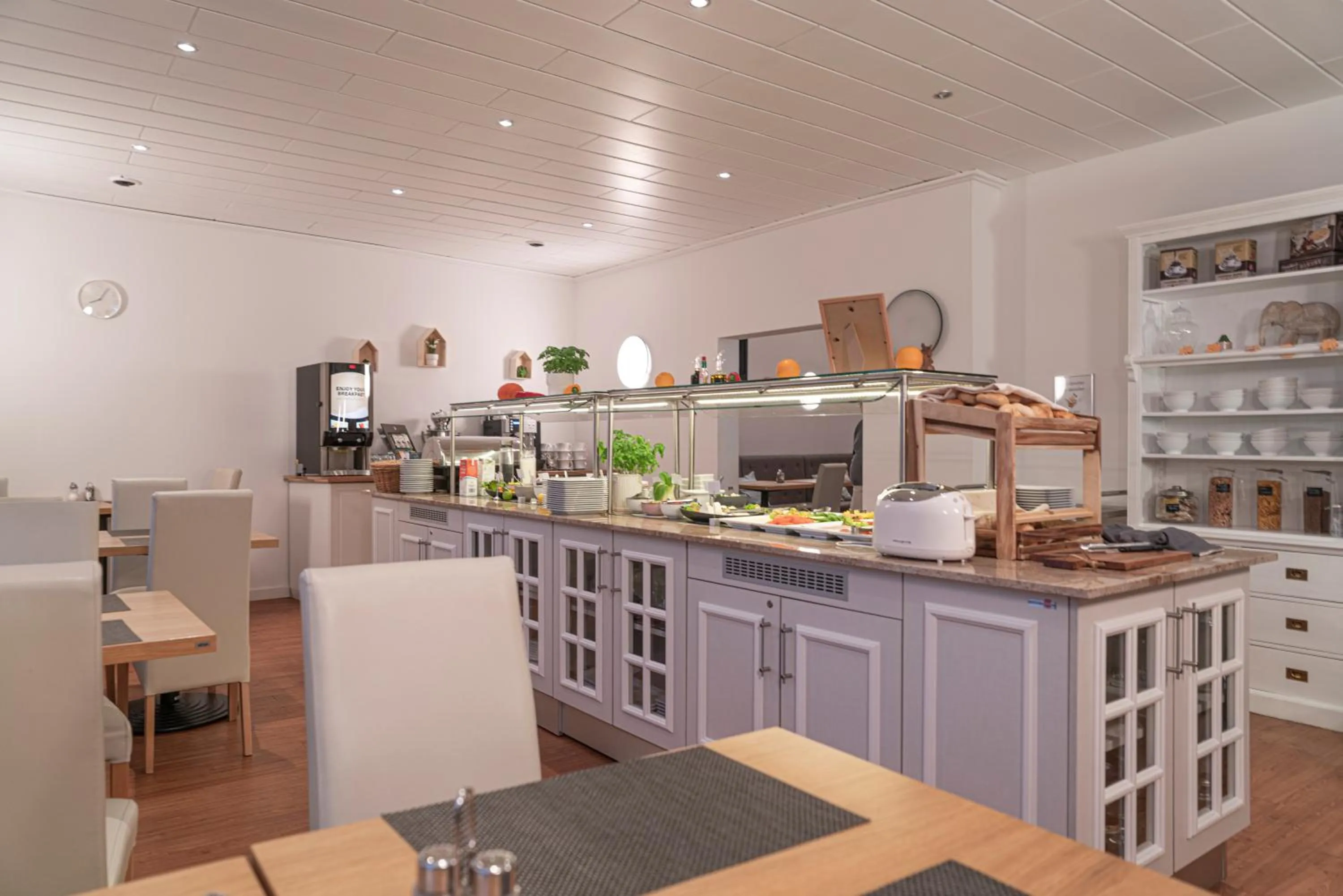 Kitchen or kitchenette in NP Hotel Königshof