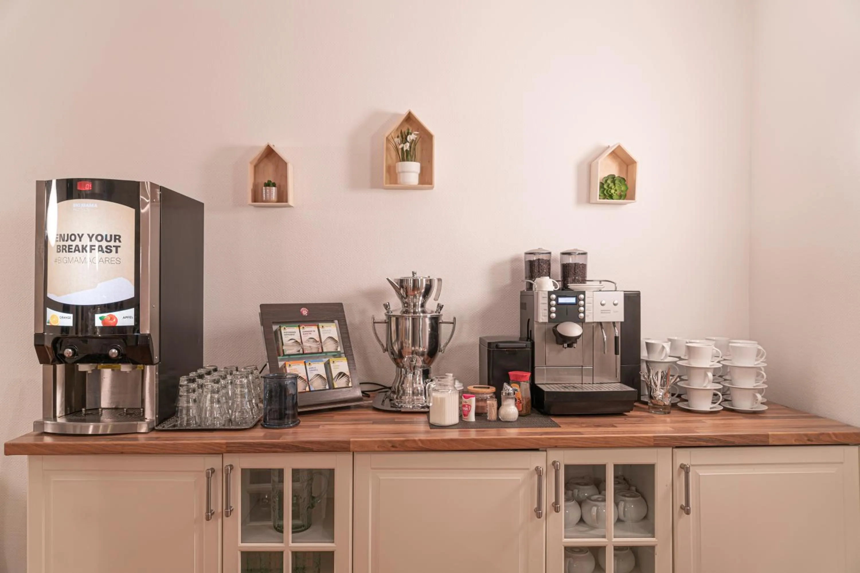 Kitchen or kitchenette in NP Hotel Königshof