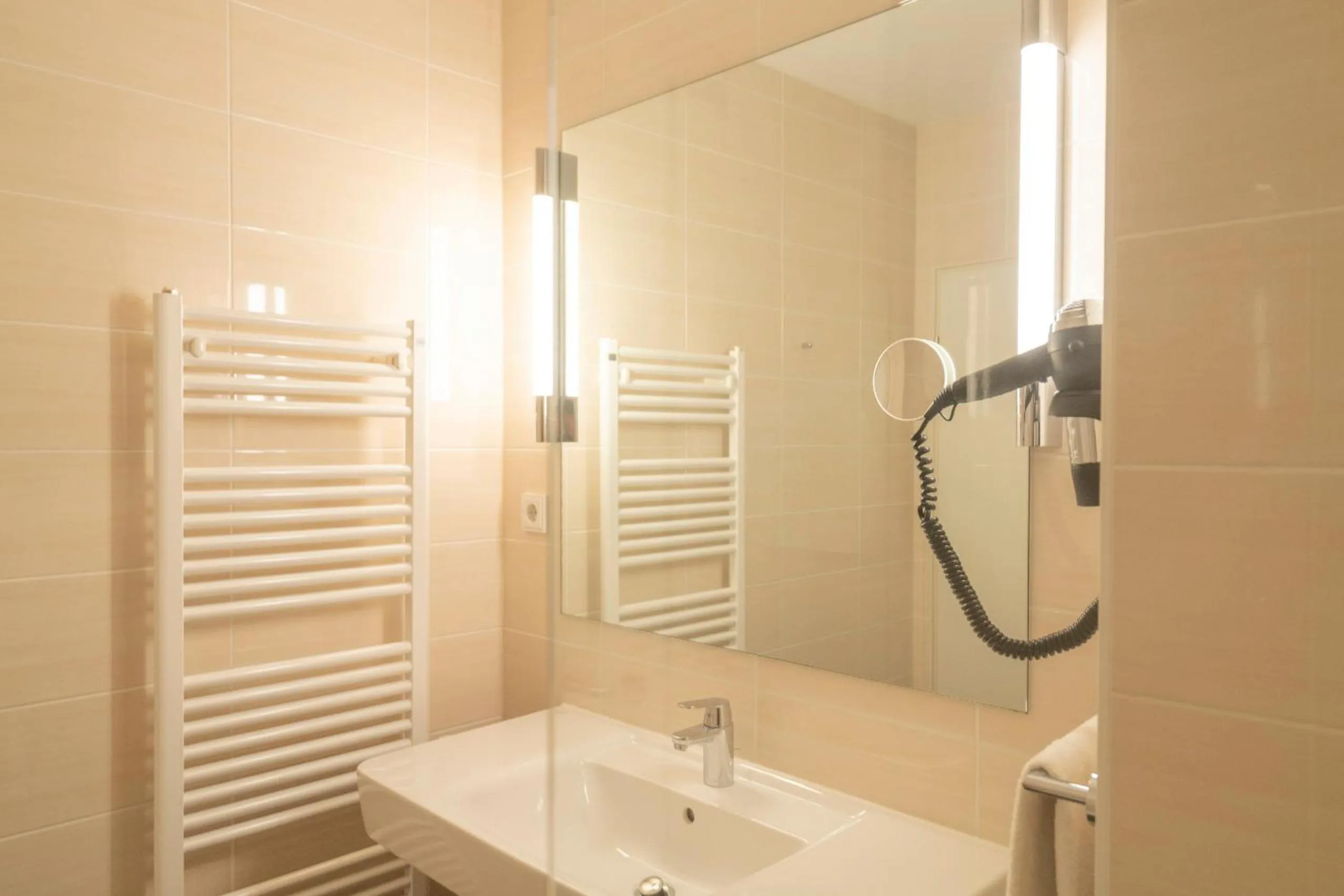 Bathroom in NP Hotel Königshof