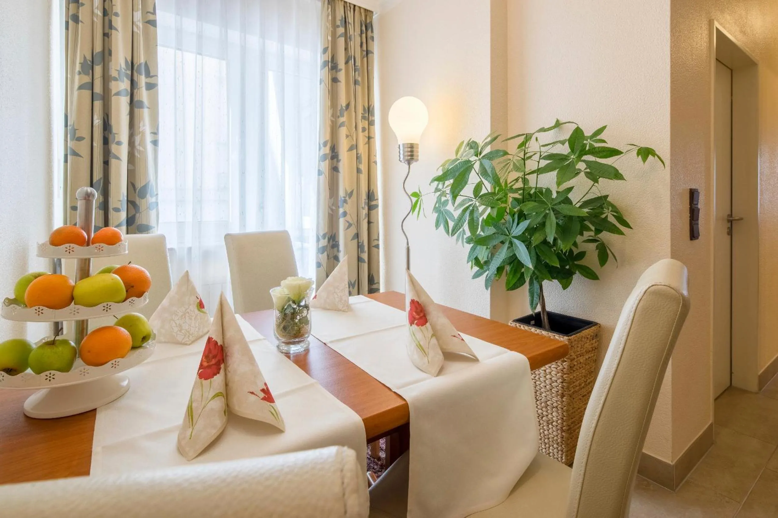Dining area in NP Hotel Königshof
