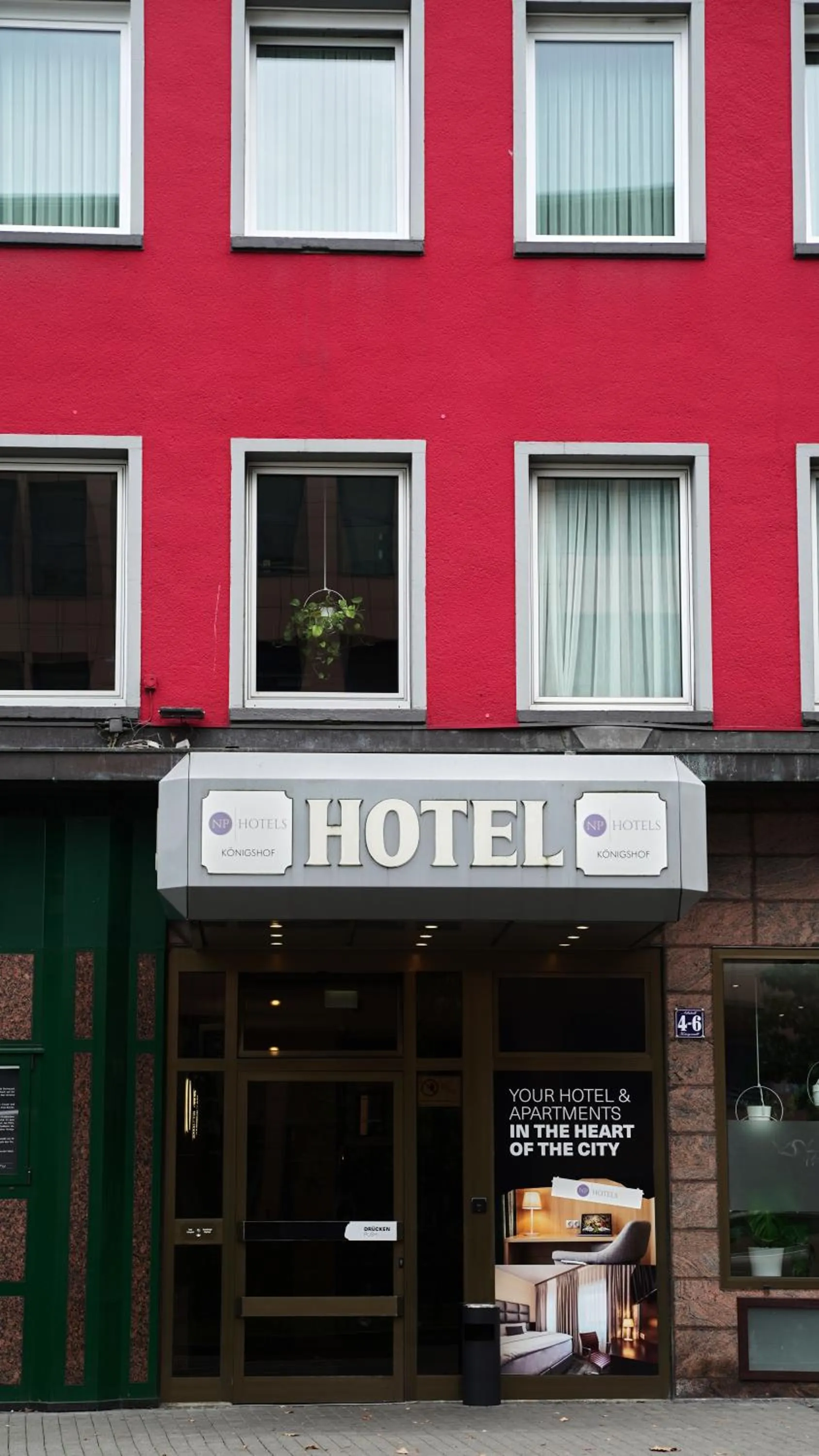 Facade/entrance in NP Hotel Königshof