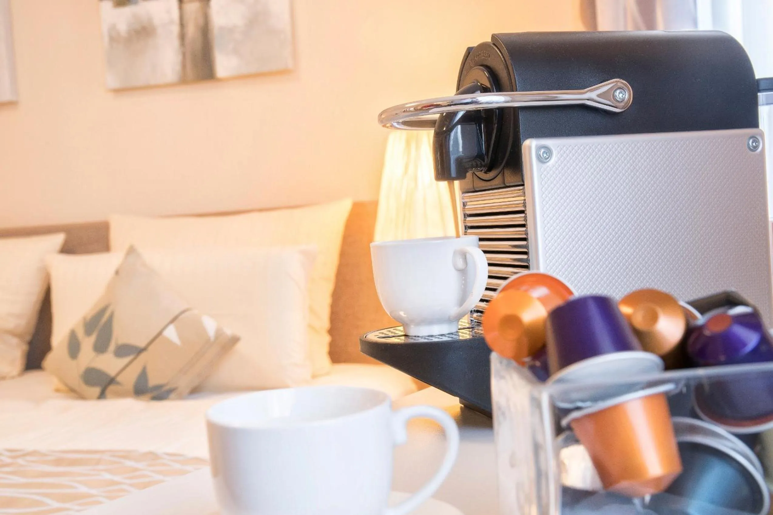 Coffee/tea facilities, Bed in NP Hotel Königshof