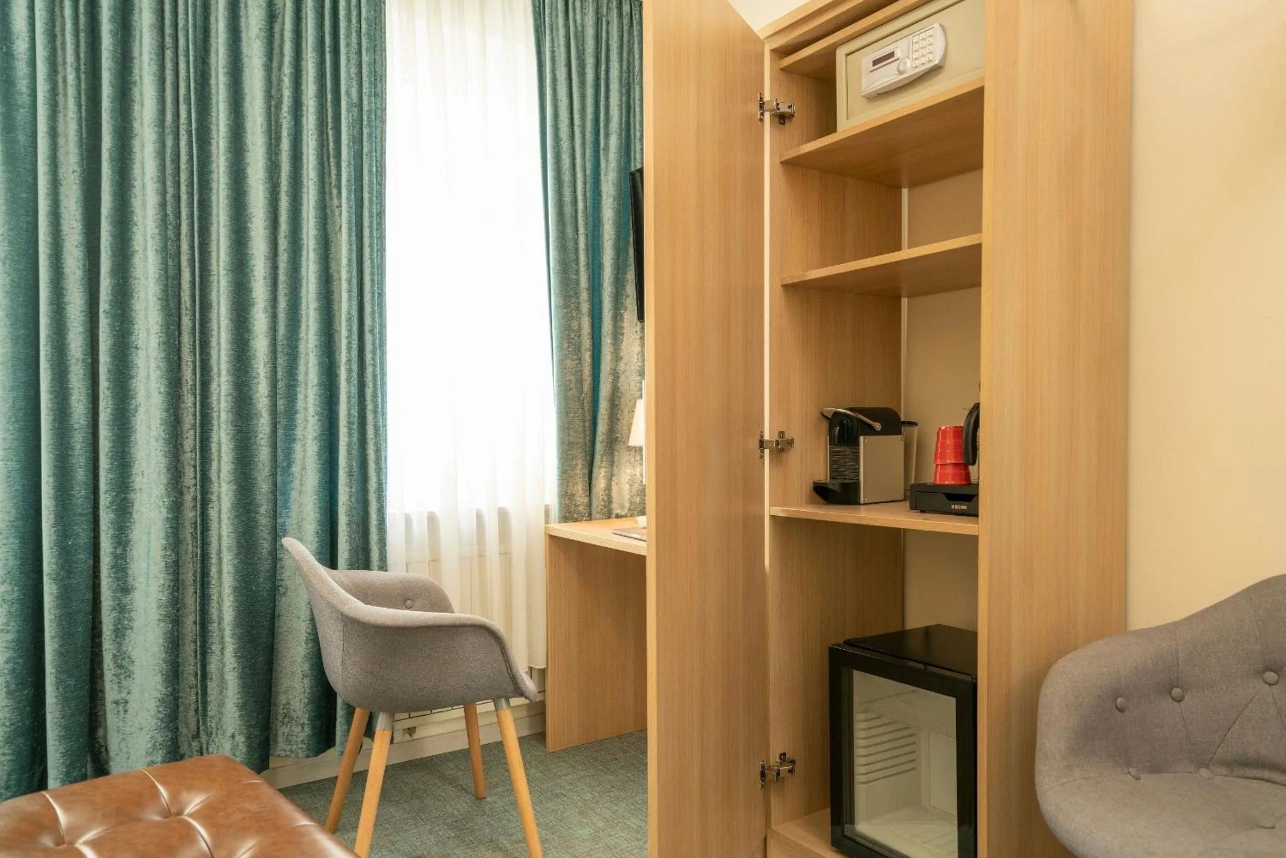 Photo of the whole room in NP Hotel Königshof