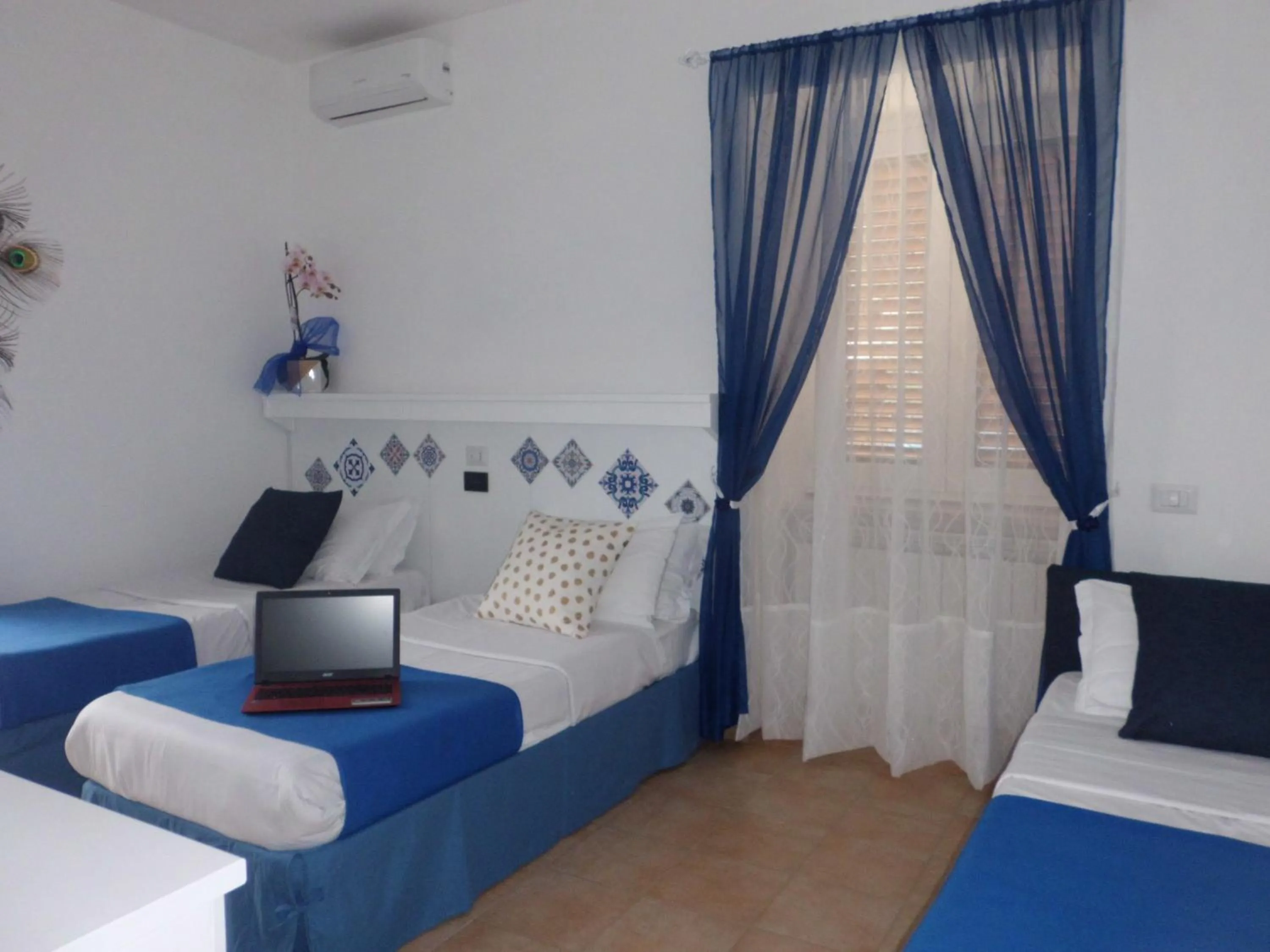 Photo of the whole room, Bed in Oasi Madre della Pace