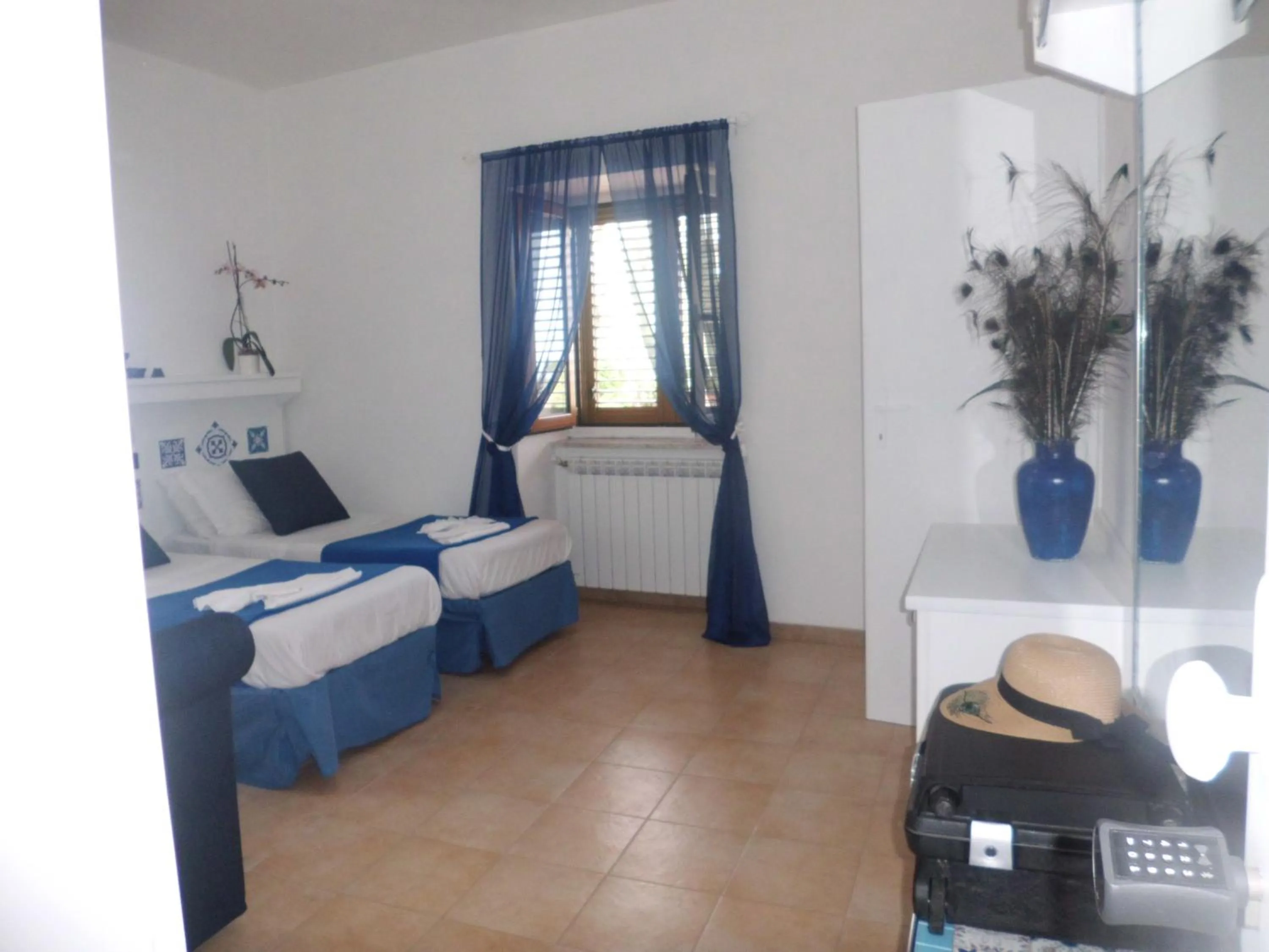 Photo of the whole room, Bed in Oasi Madre della Pace