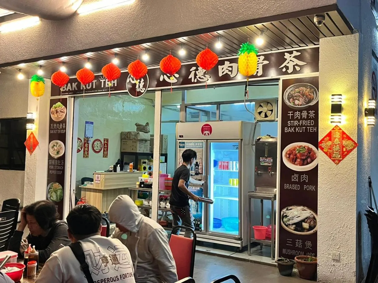 Restaurant/places to eat in Nova Mountain n Sunrise view Hilltop Hotel Apartment in Cameron Highlands