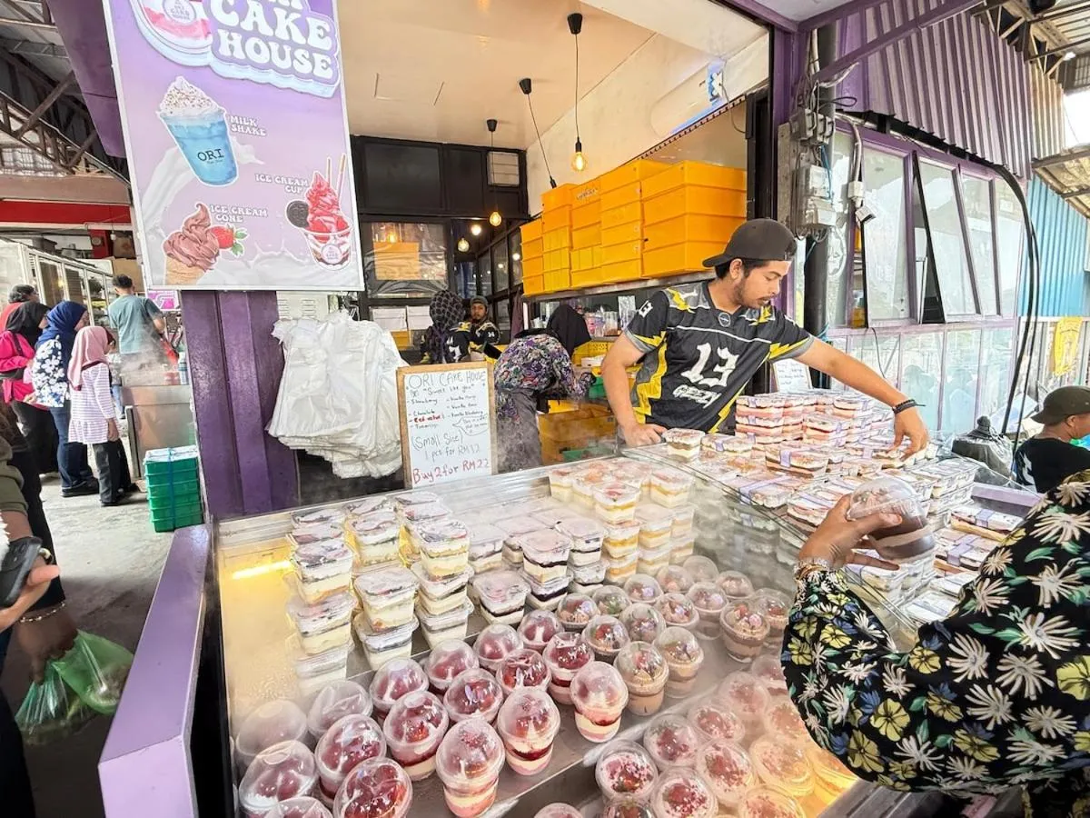 Restaurant/places to eat in Nova Mountain n Sunrise view Hilltop Hotel Apartment in Cameron Highlands