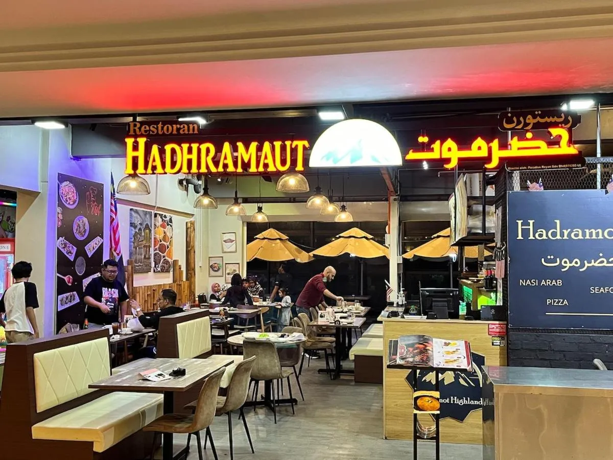 Restaurant/places to eat in Nova Mountain n Sunrise view Hilltop Hotel Apartment in Cameron Highlands