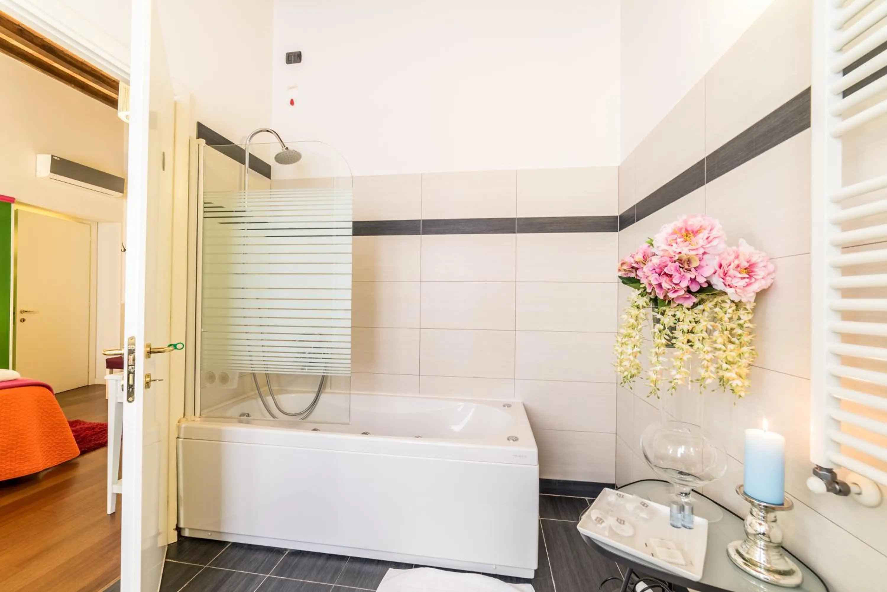 Bathroom, Bed in Domus San Martino GuestHouse