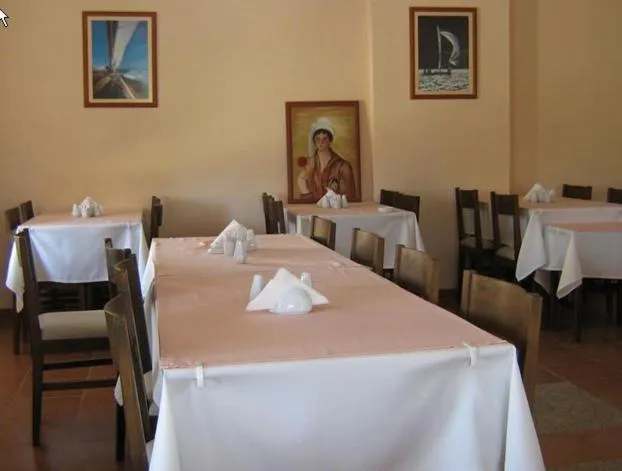Restaurant/places to eat in Alize Hotel