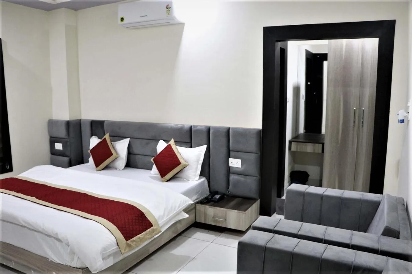 Bedroom in Hotel Blue Pine