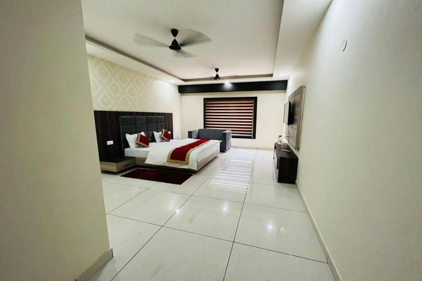 VIP in Hotel Blue Pine