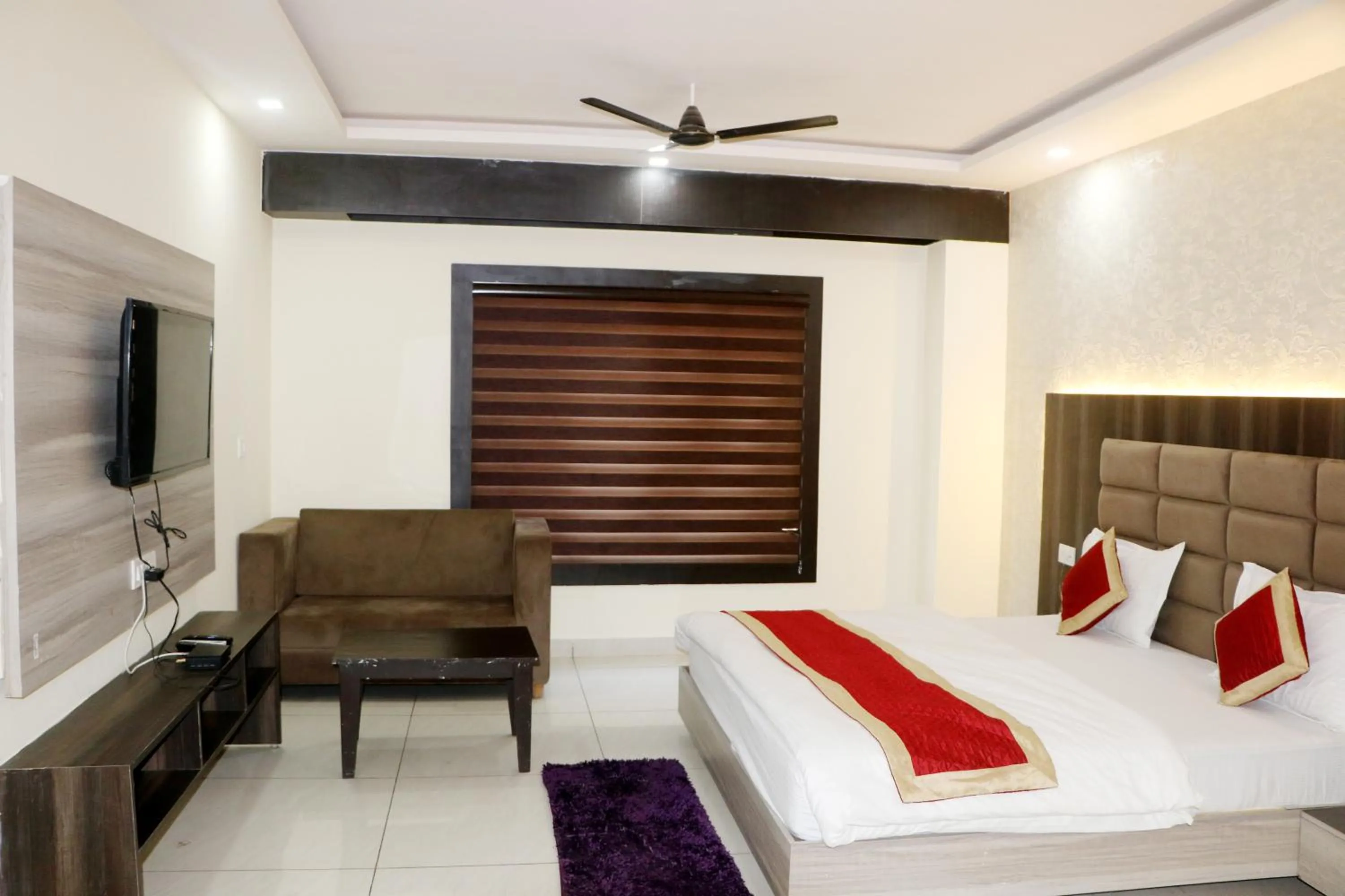 Bedroom in Hotel Blue Pine