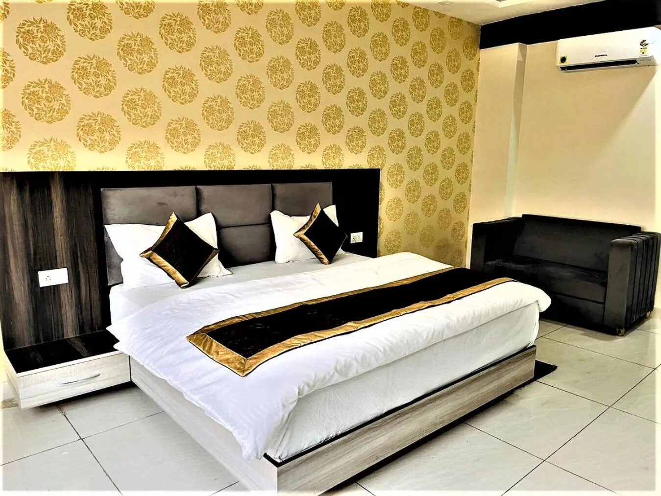 Bedroom in Hotel Blue Pine