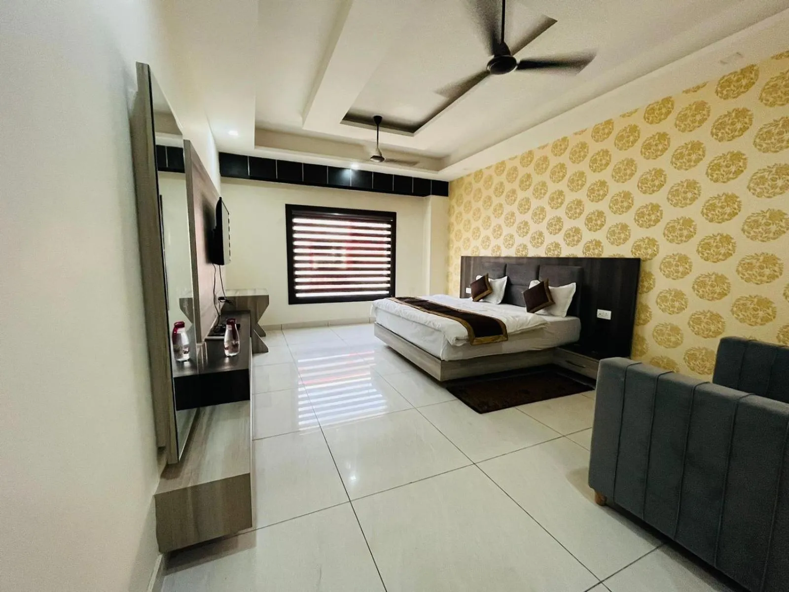 Bed in Hotel Blue Pine