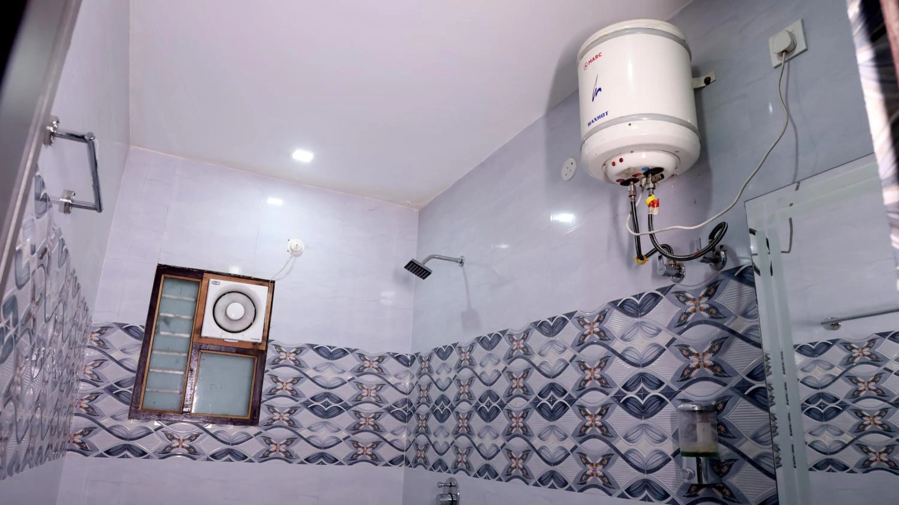 Toilet in Hotel Blue Pine