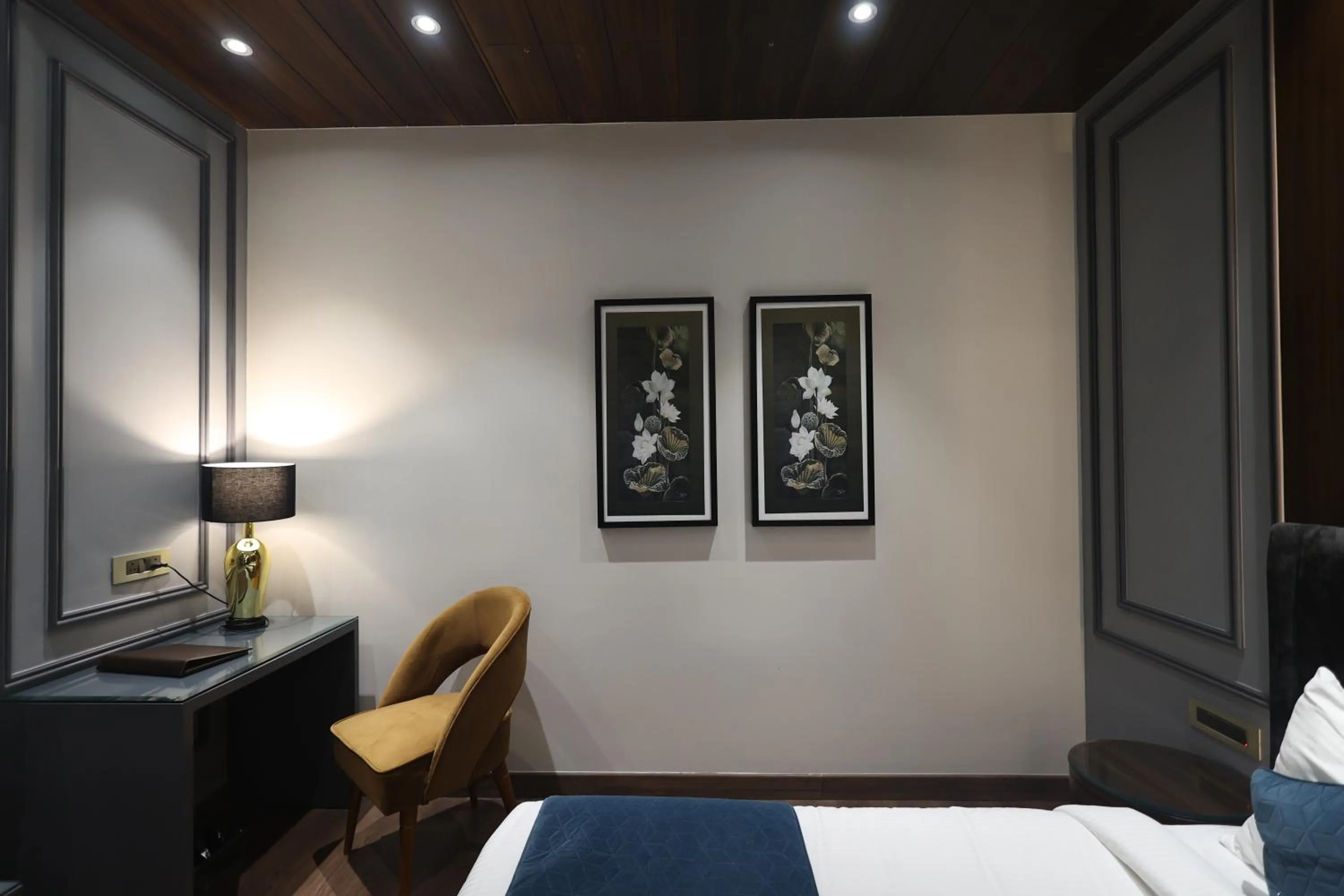 Decorative detail, Bed in The Ramayana Hotel, Ayodhya