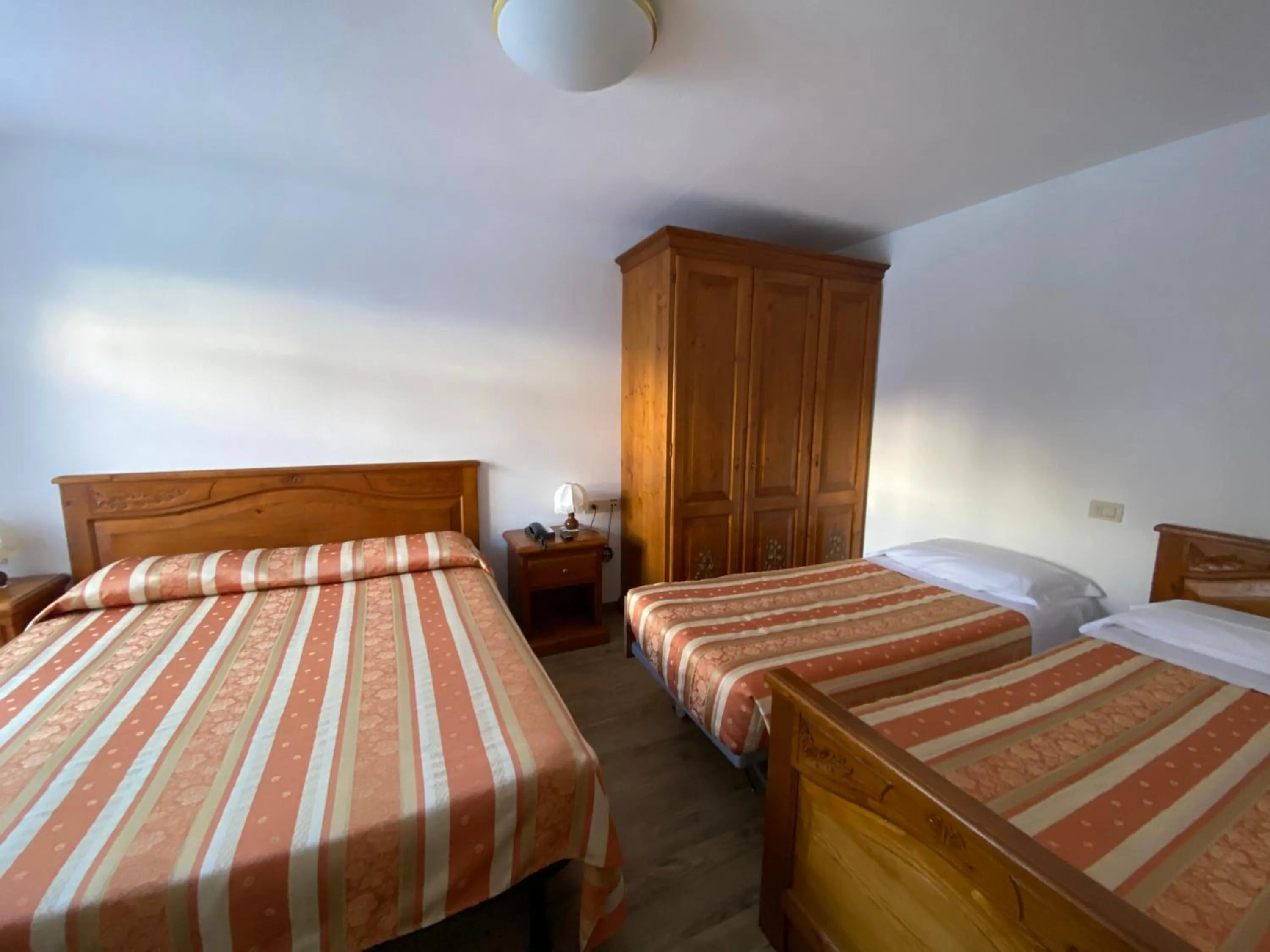 Photo of the whole room, Bed in Residence Oberteil