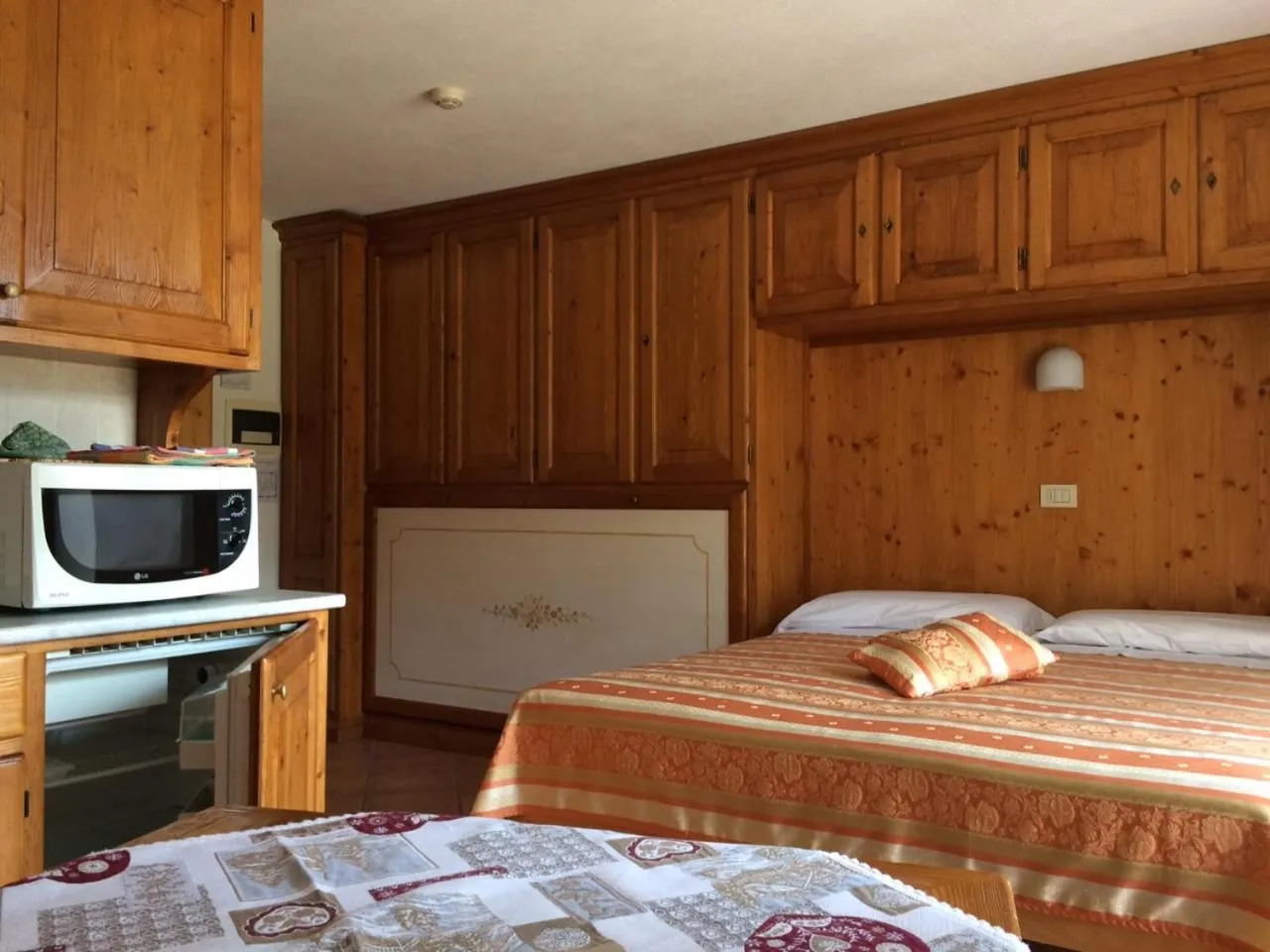 Photo of the whole room, Bed in Residence Oberteil