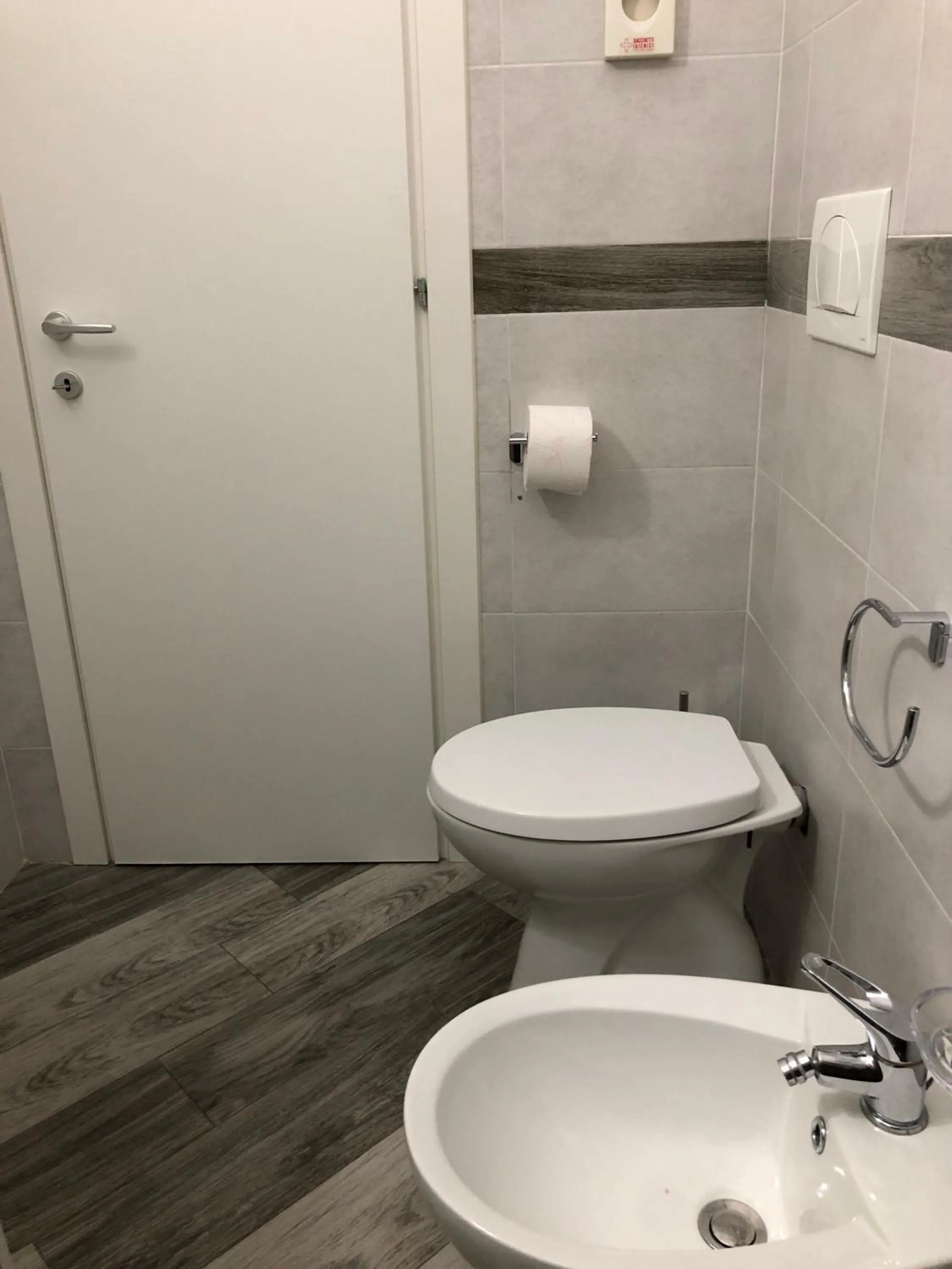 Toilet in Vinsea Hotel