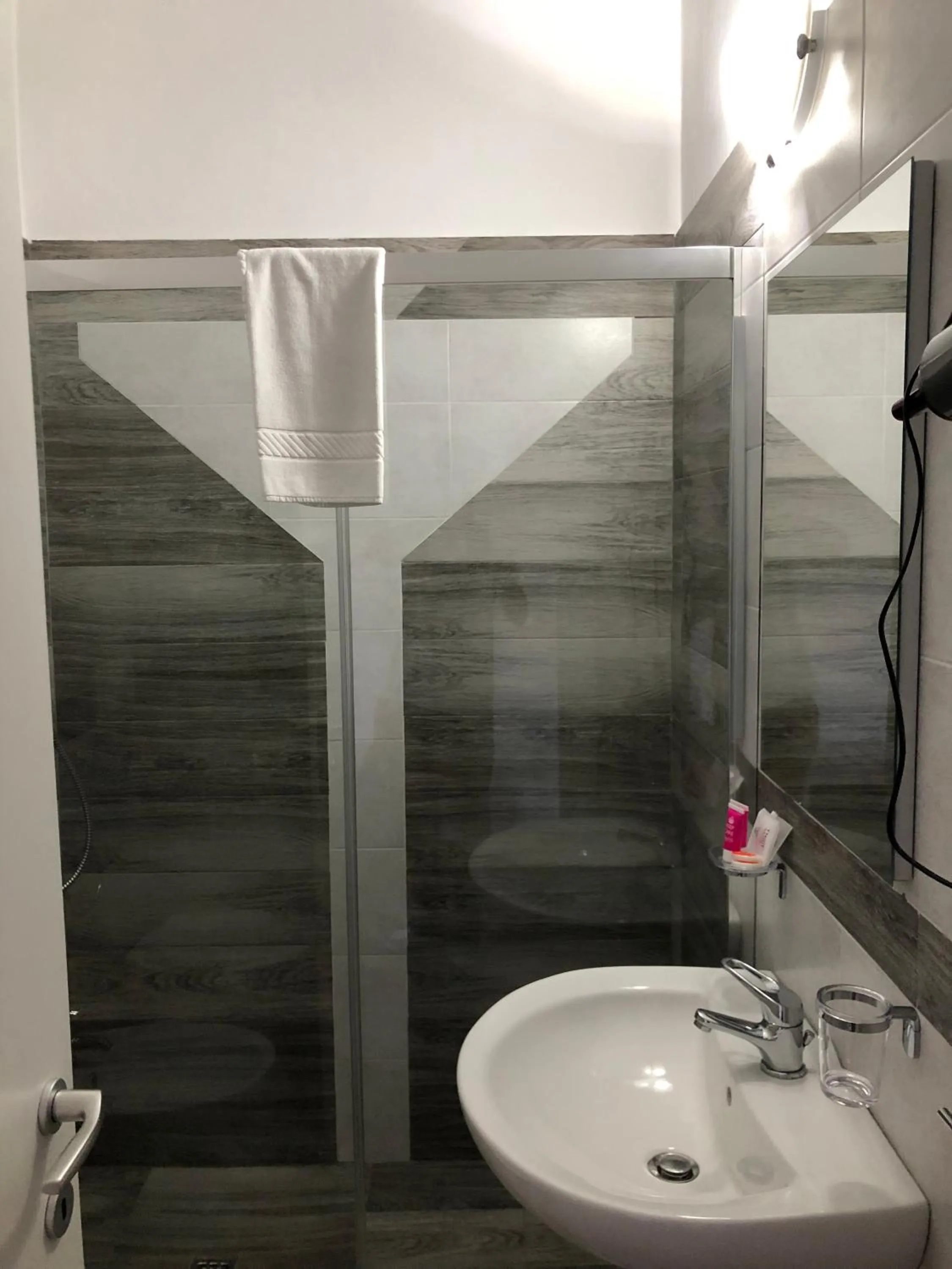 Shower in Vinsea Hotel