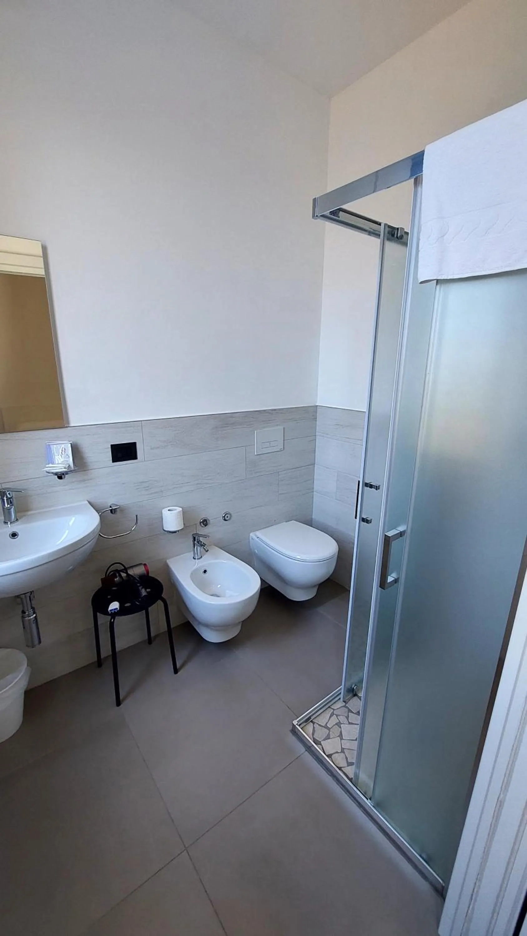 Shower in Vinsea Hotel