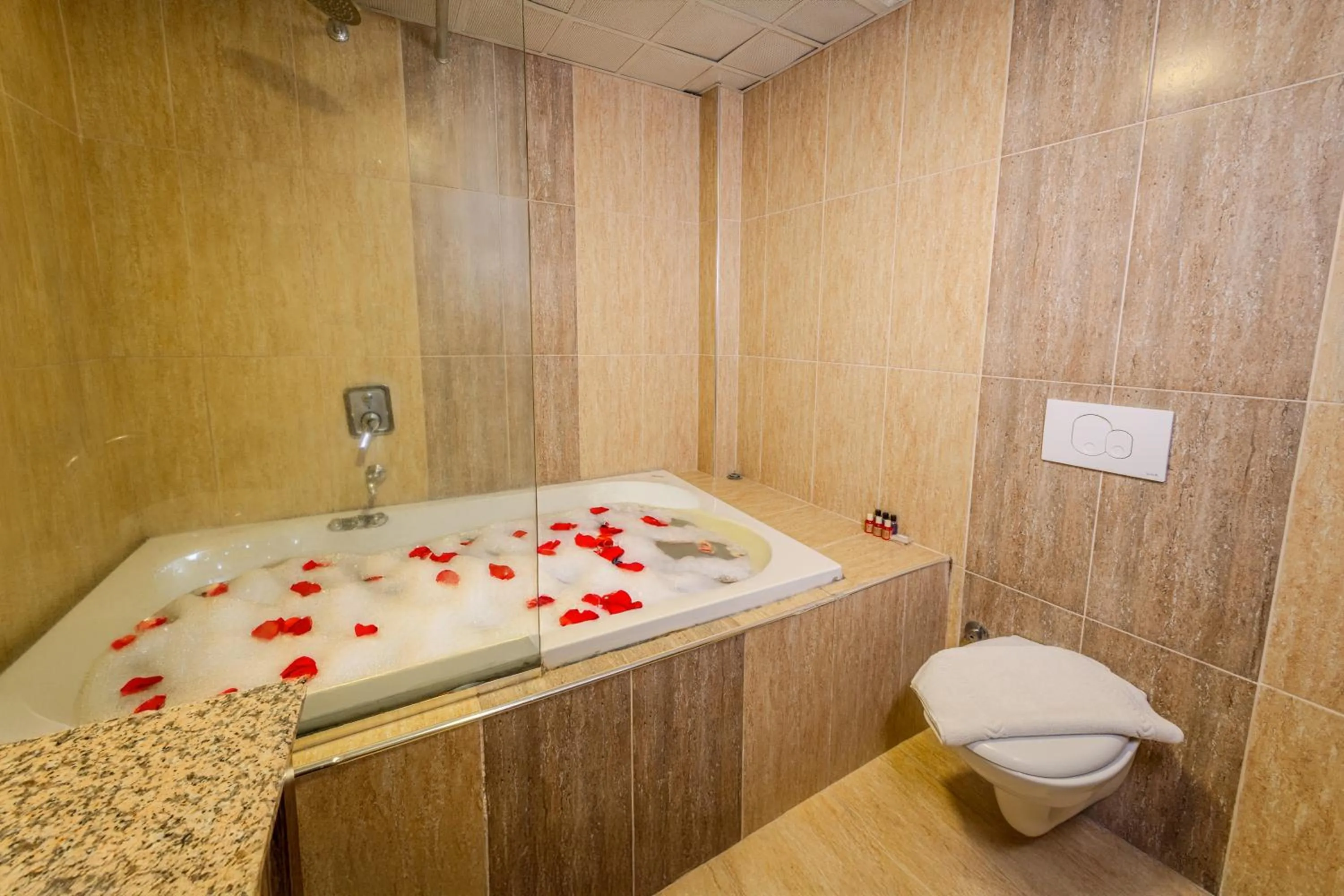 Bath in Akuzun Stone Hotel