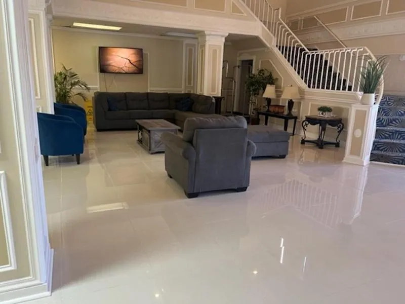 Seating area in Windsor Inn of Jacksonville