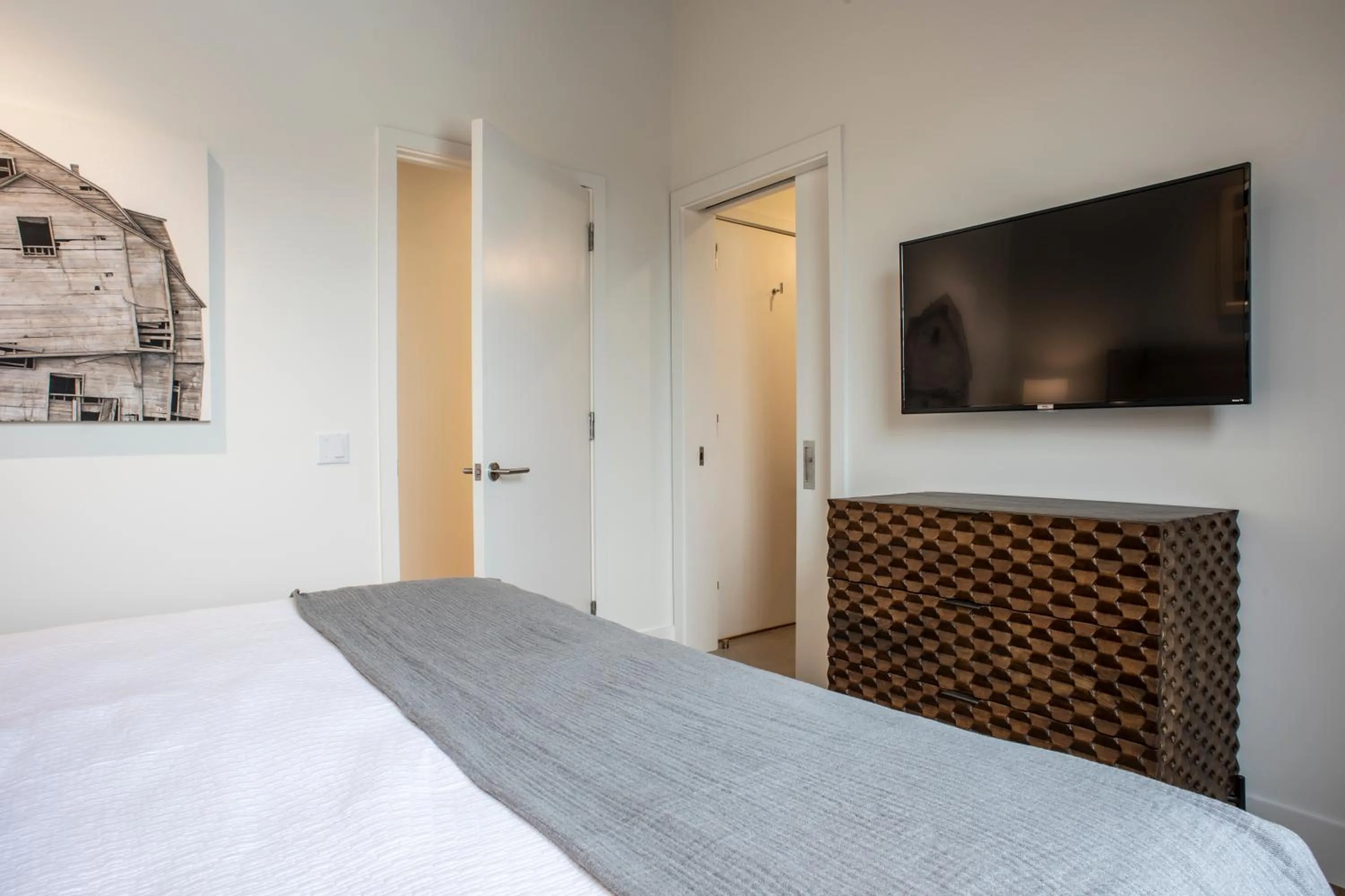 TV and multimedia, Bed in Elevation Lofts Hotel