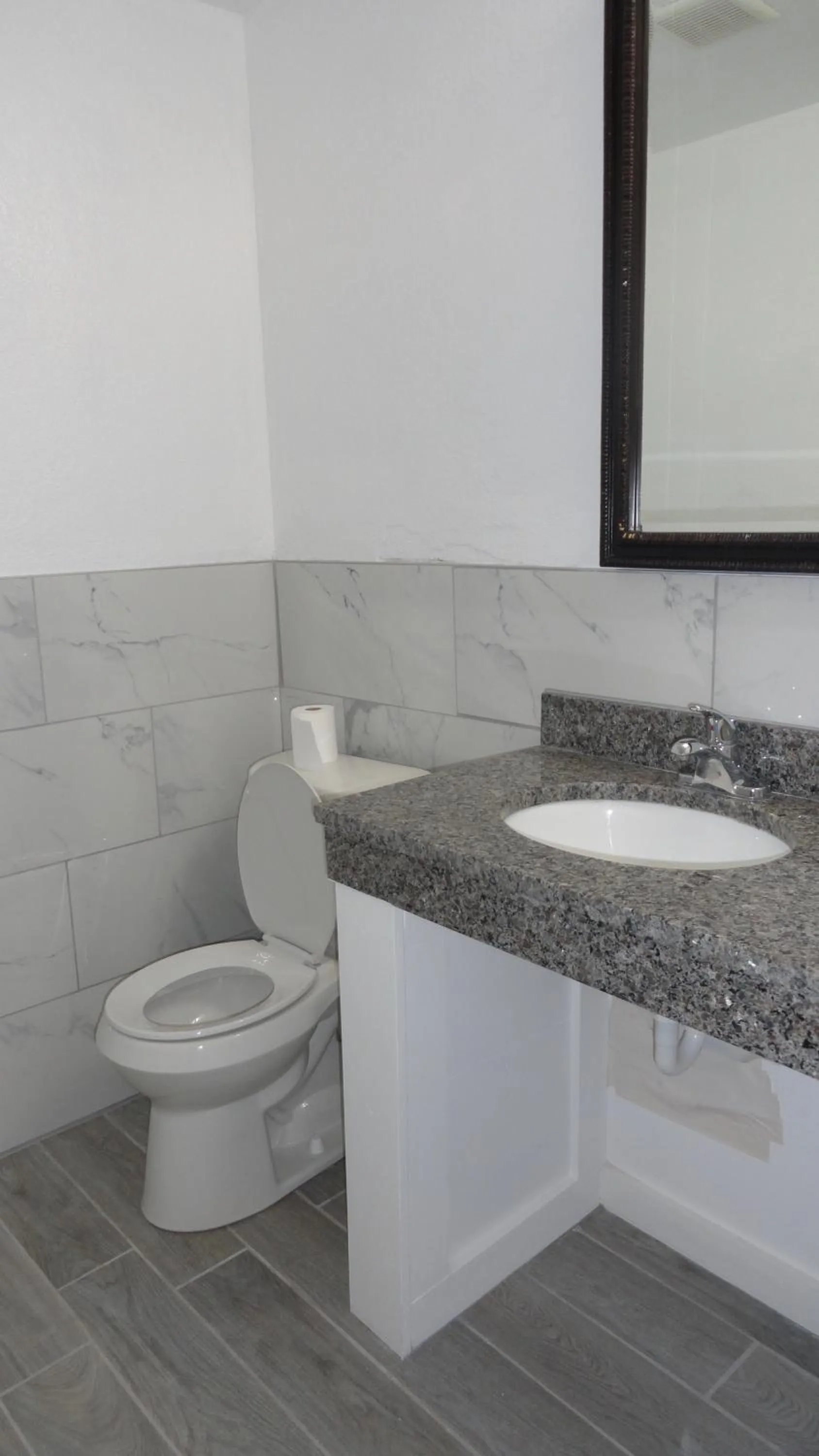 Toilet in ECONOMY INN