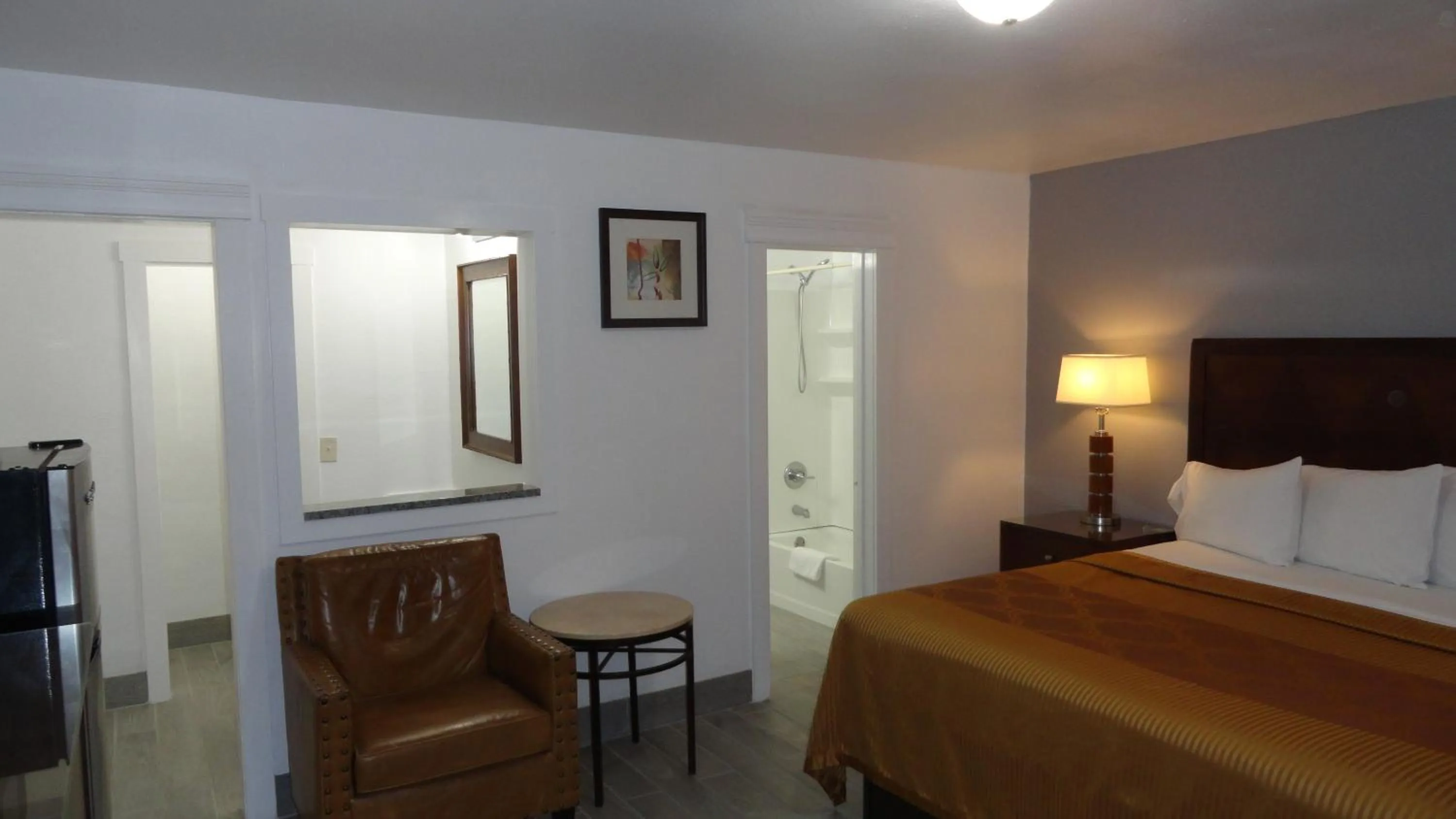 Photo of the whole room, Bed in ECONOMY INN