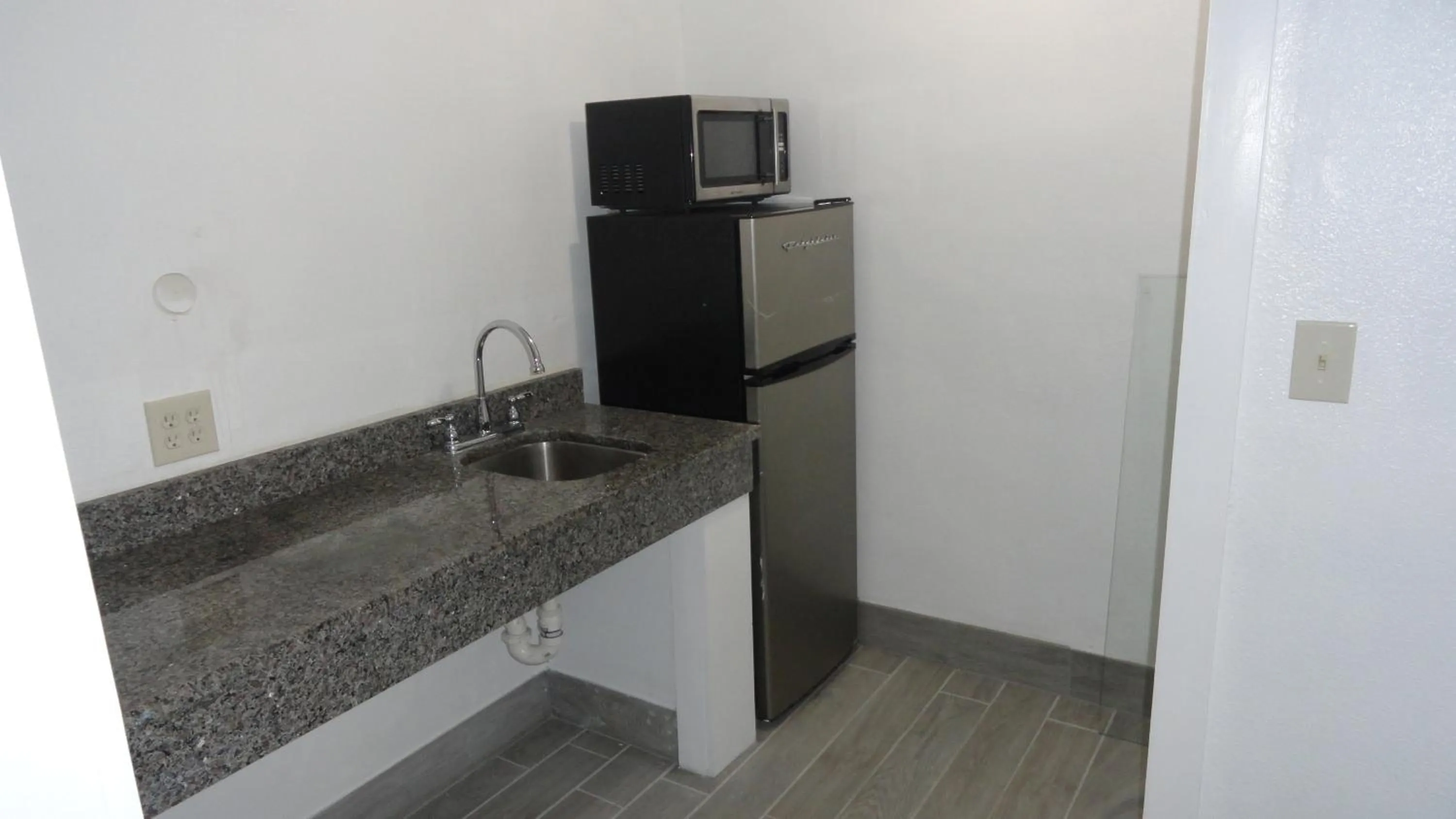 Kitchen or kitchenette in ECONOMY INN