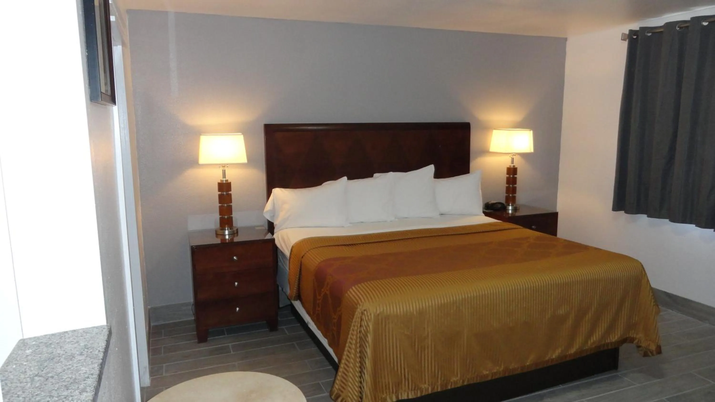 Photo of the whole room, Bed in ECONOMY INN