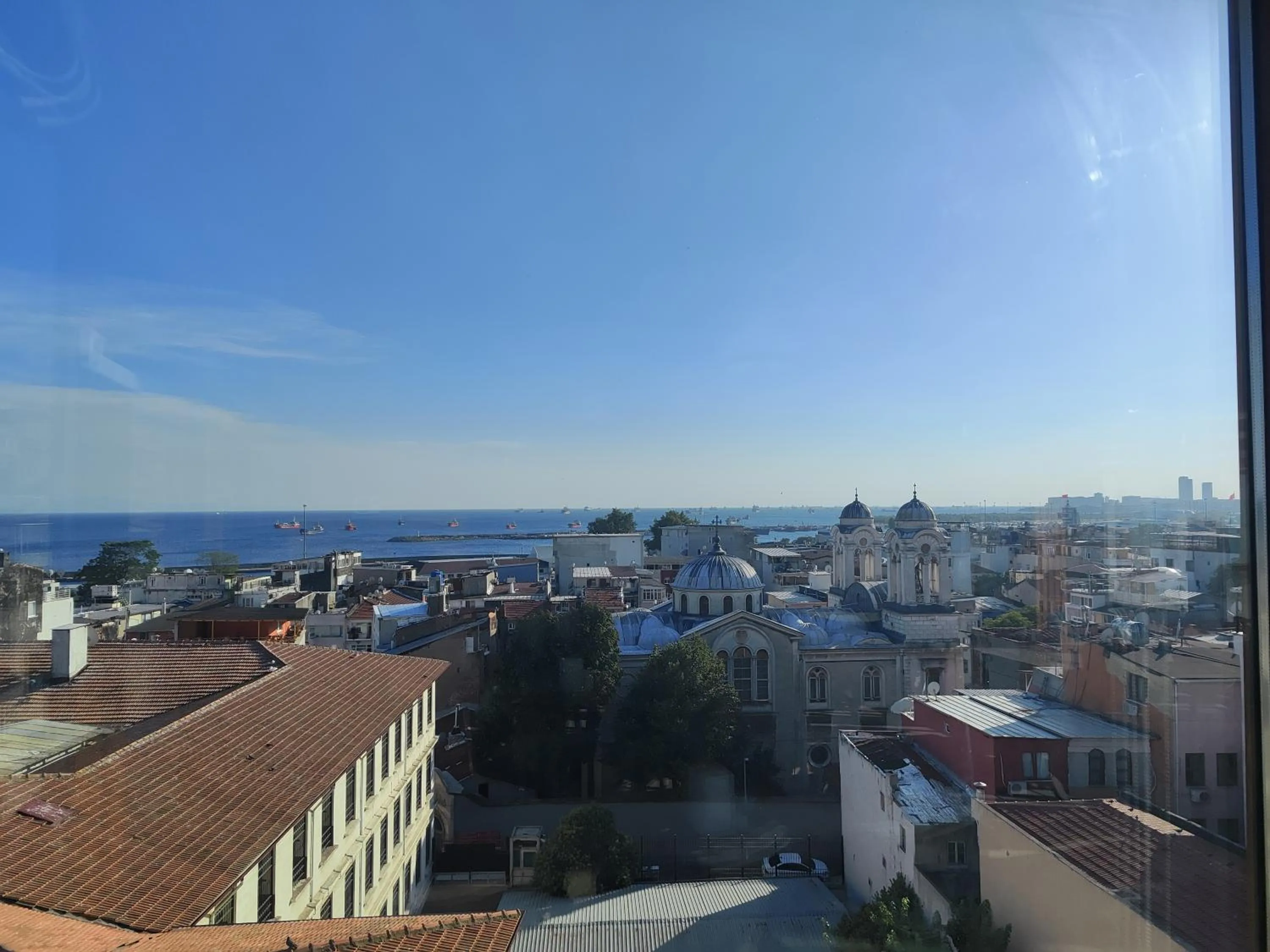 Restaurant/places to eat in Grand Liza Hotel