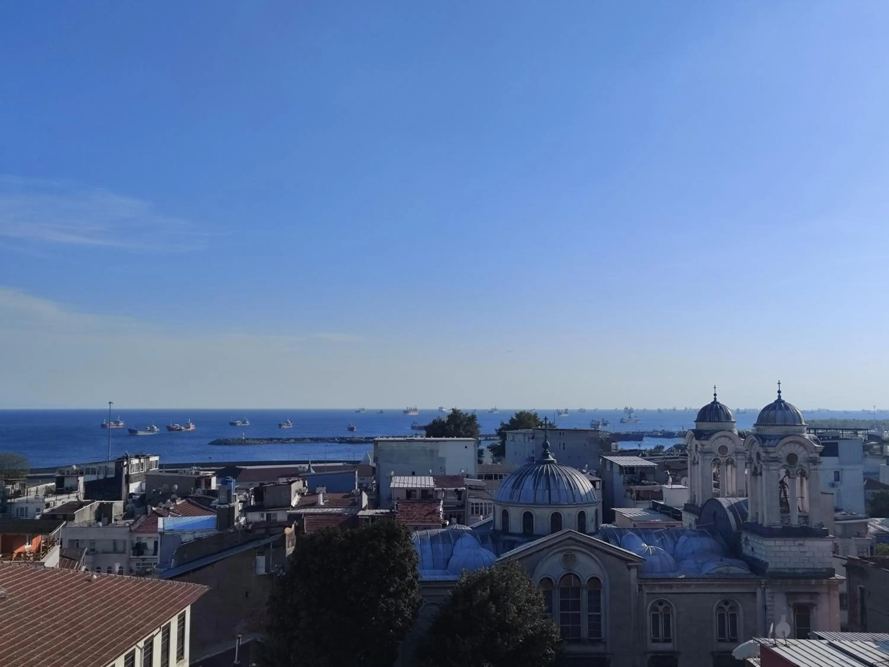 Restaurant/places to eat in Grand Liza Hotel