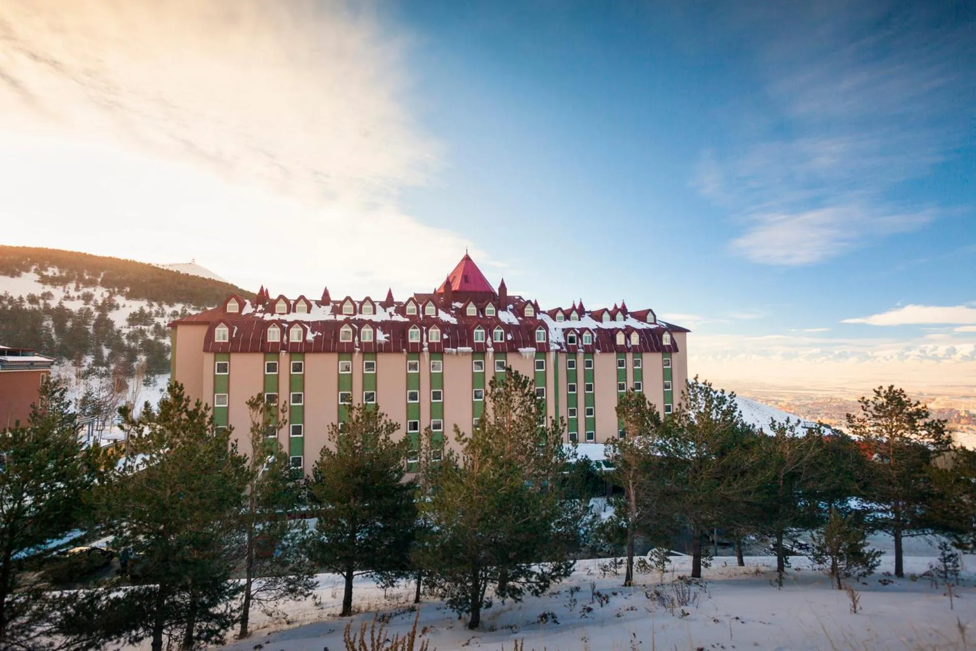 Property building in Palan Ski & Convention Resort Hotel