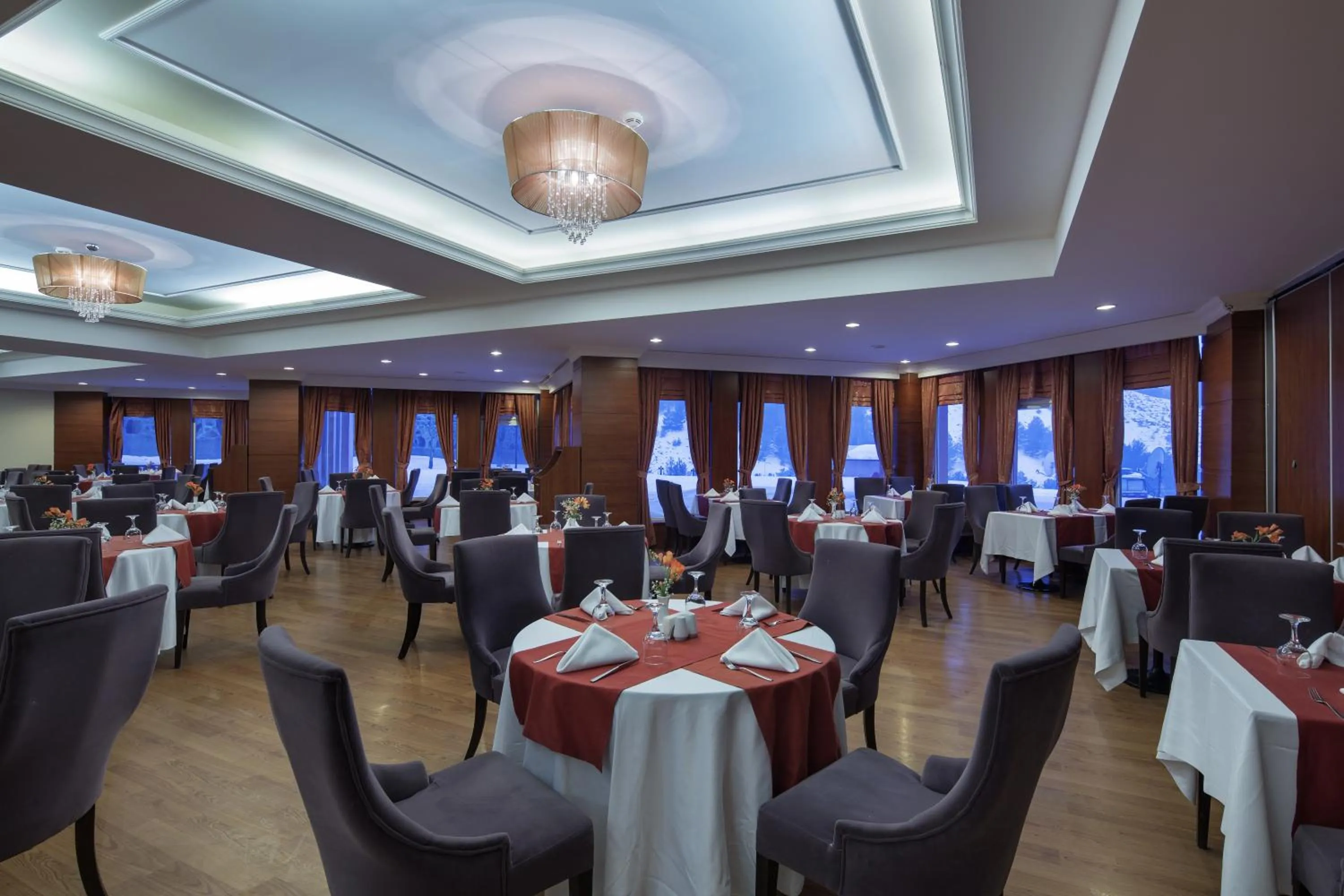 Restaurant/places to eat in Palan Ski & Convention Resort Hotel