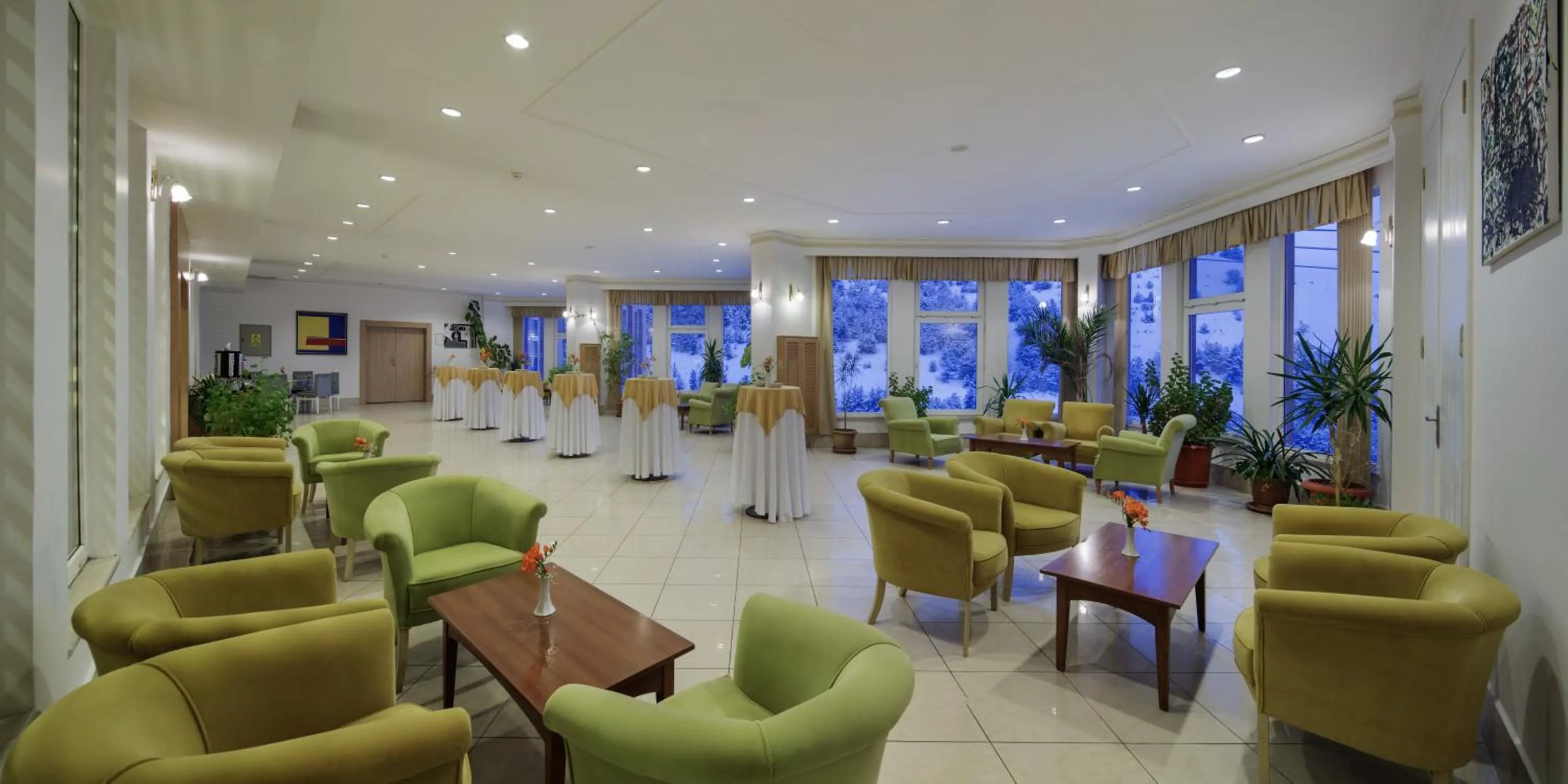 Lobby or reception in Palan Ski & Convention Resort Hotel