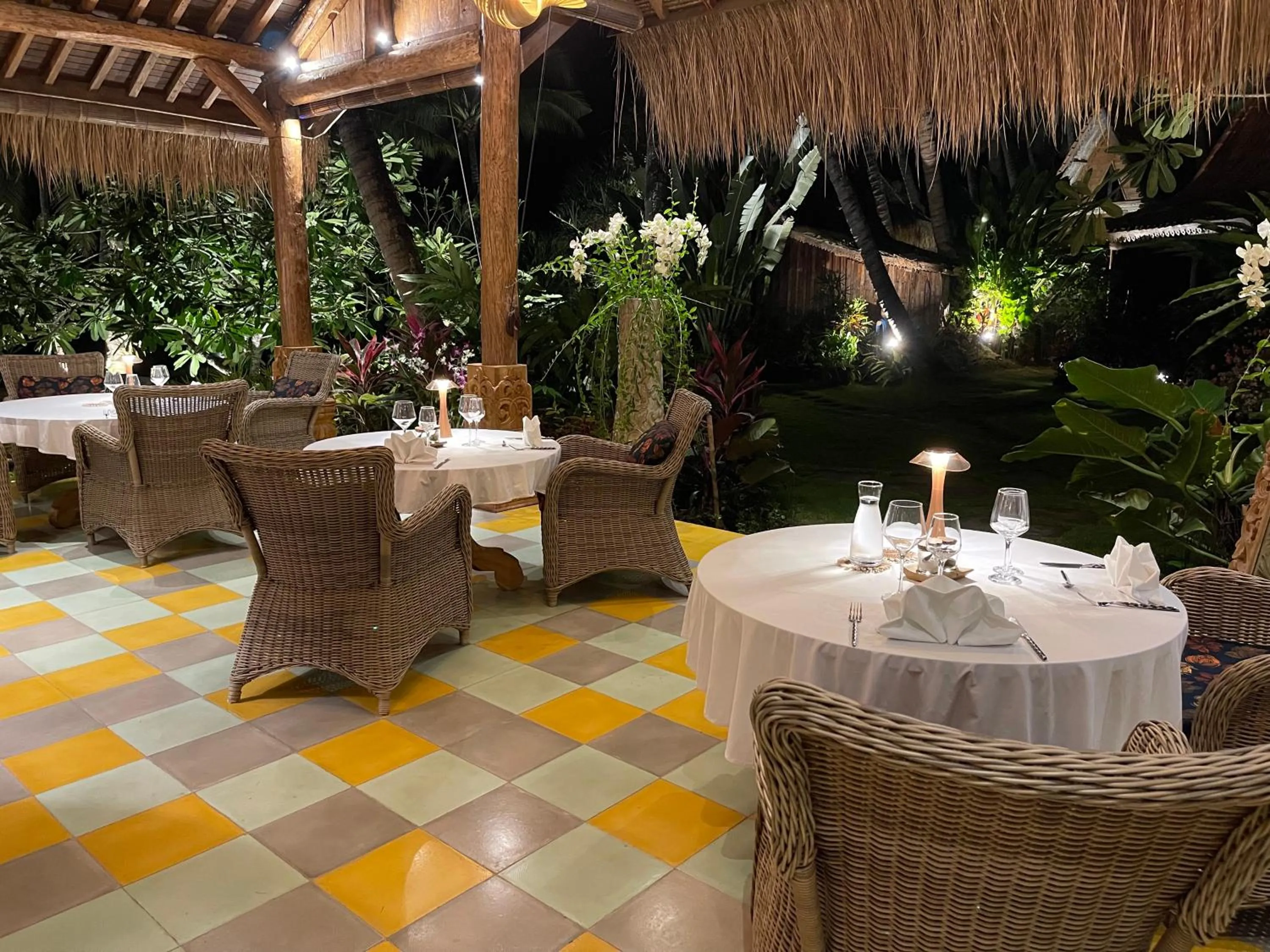 Restaurant/places to eat in Louka Beach Bali