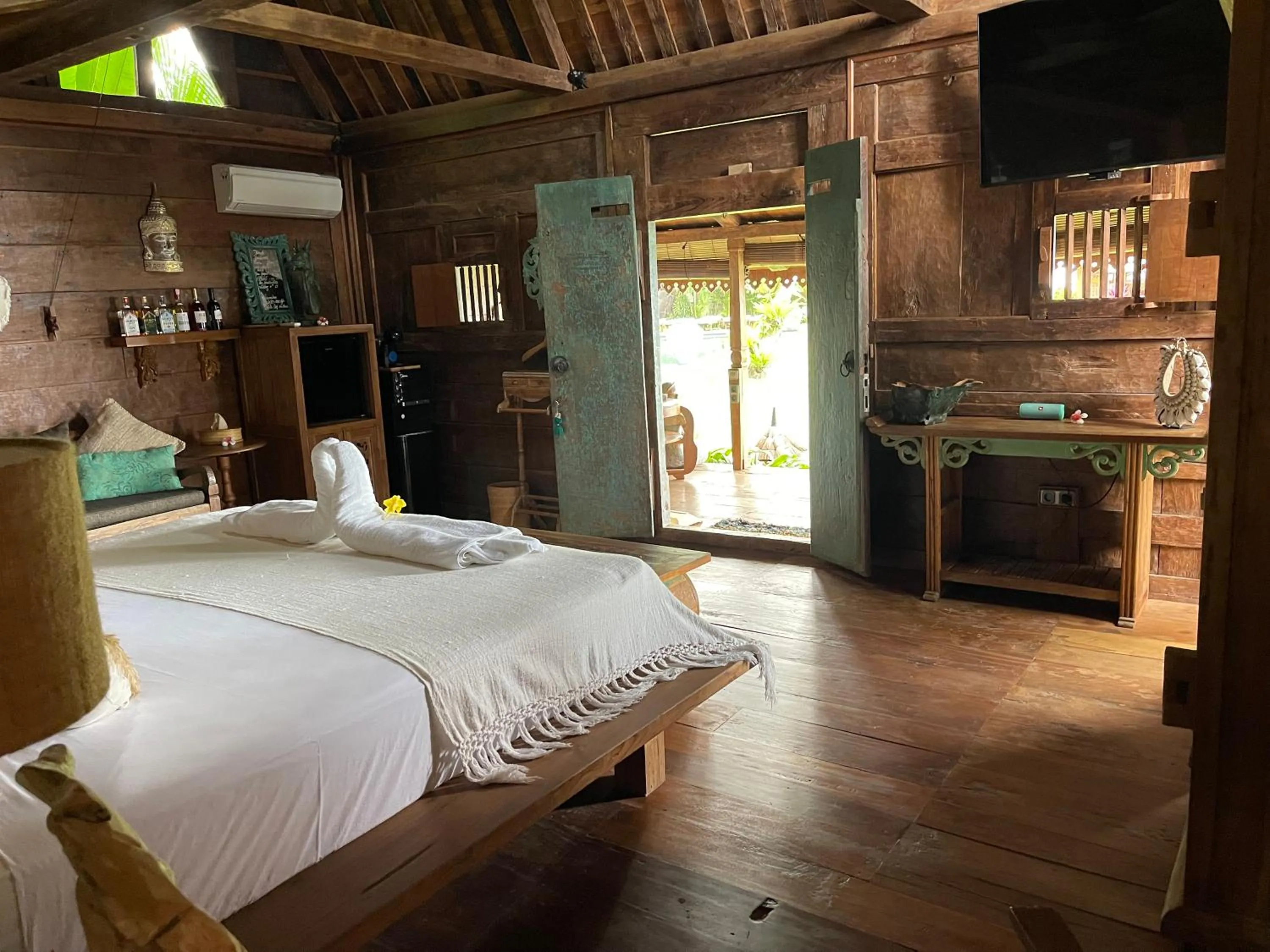 Photo of the whole room, Bed in Louka Beach Bali