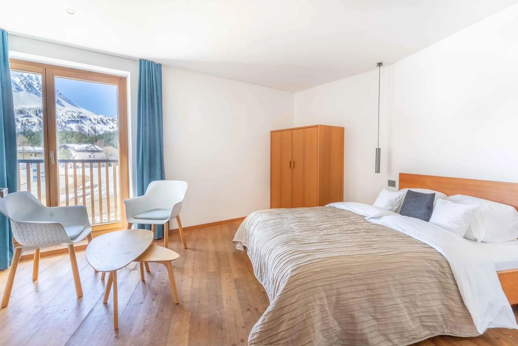 Seating area, Bed in Longhin Maloja B&B